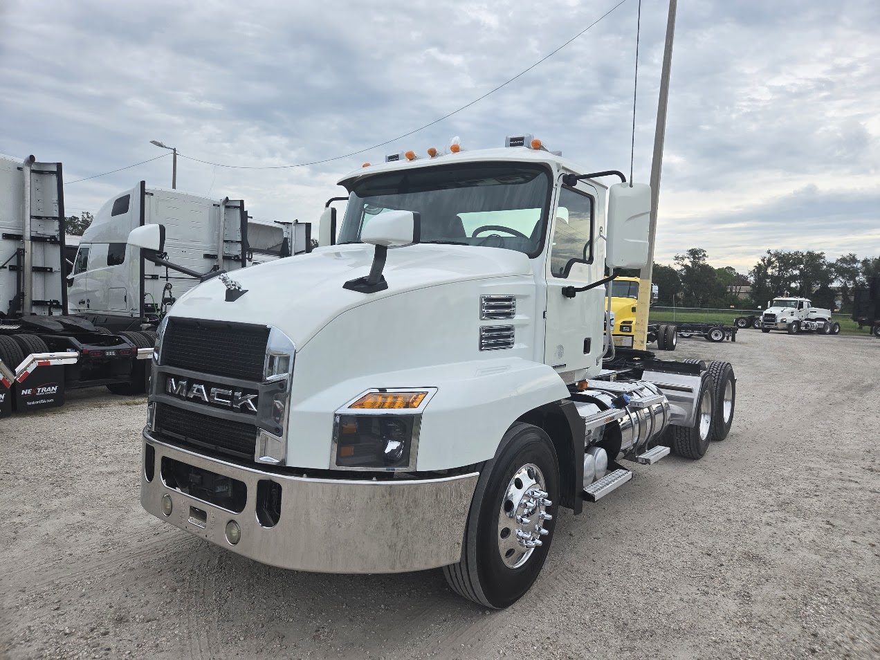 2020 Mack AN64T