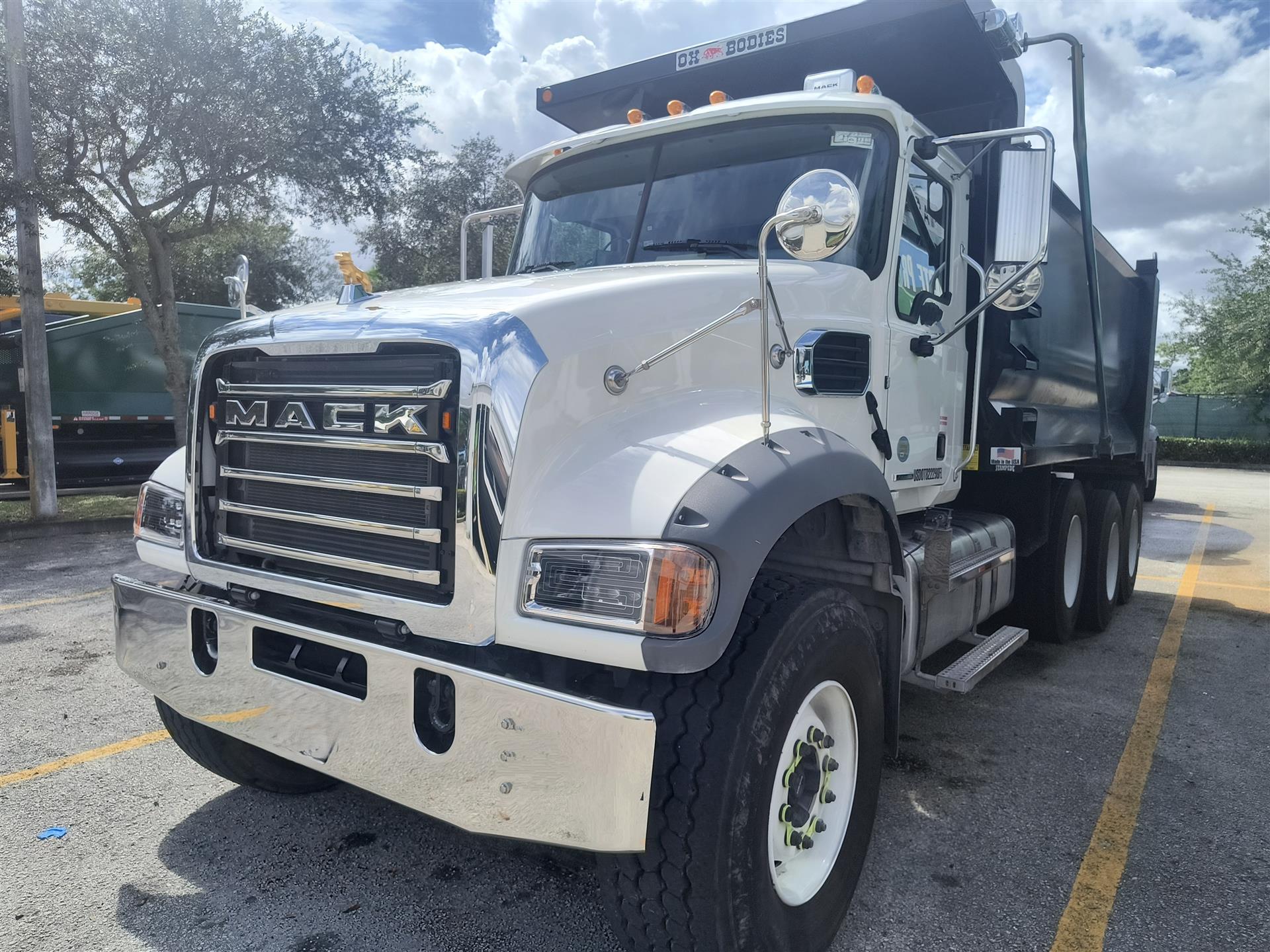2026 Mack GR64FR