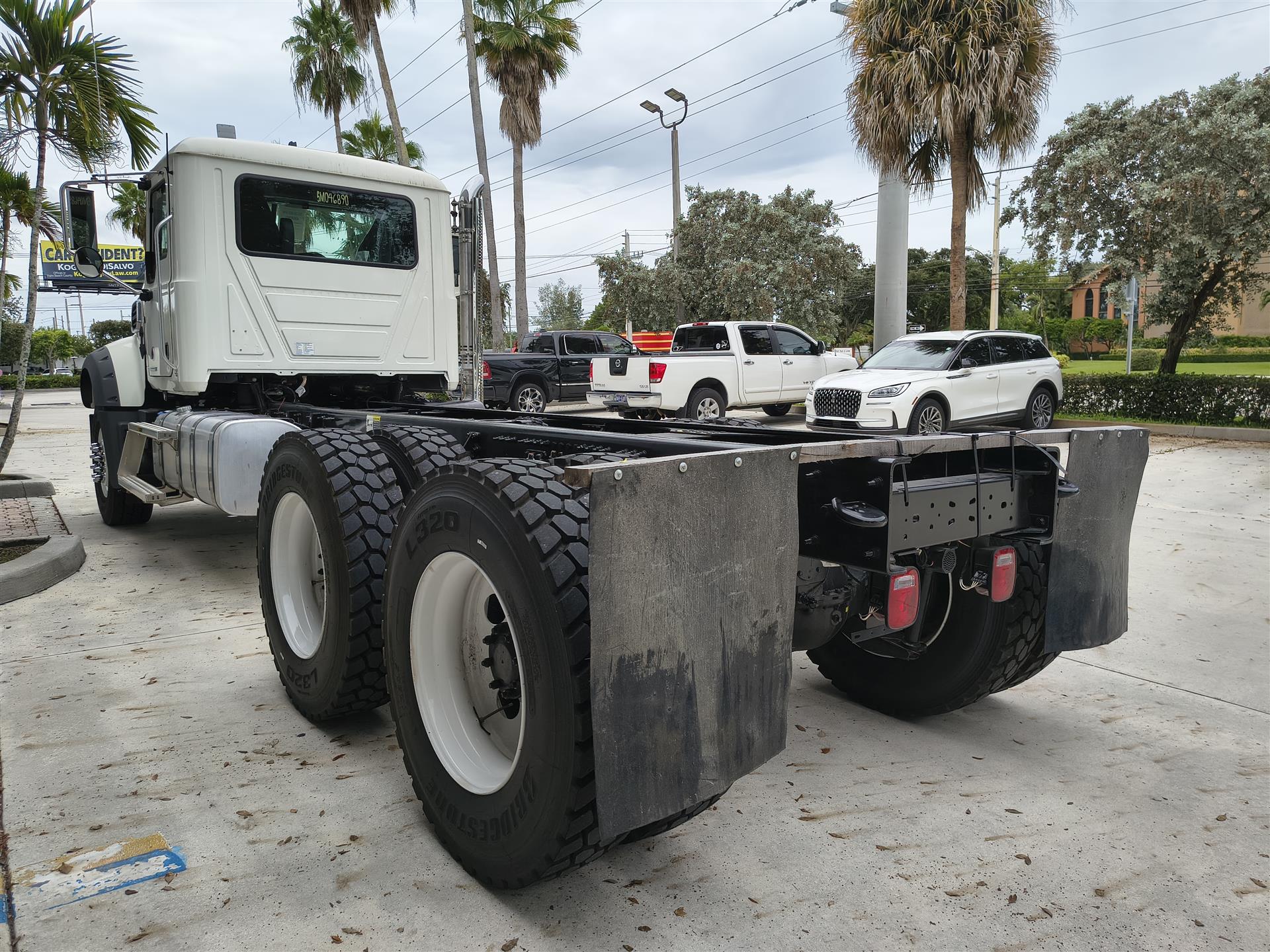 2025 Mack Granite - image 6