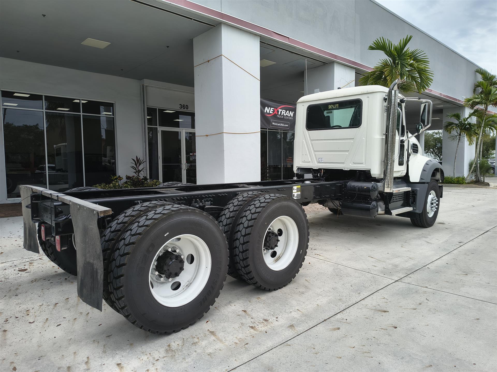 2025 Mack Granite - image 4