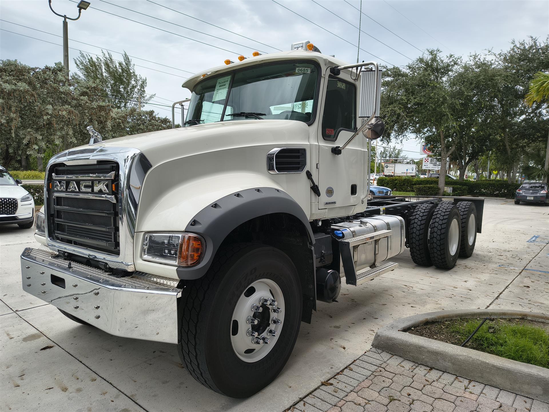 2025 Mack GR64F
