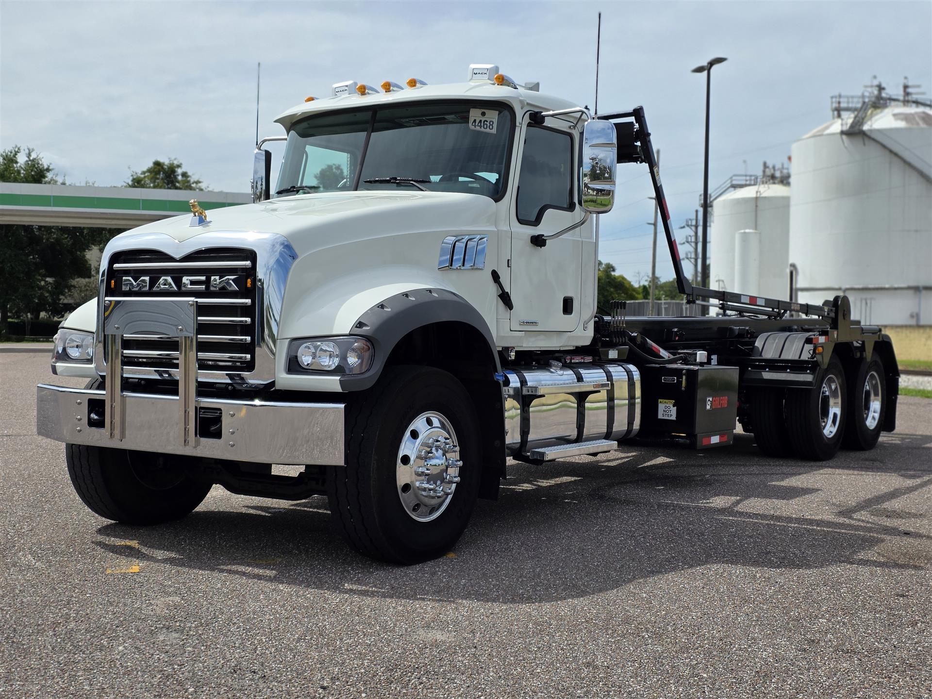 2024 Mack GR64F