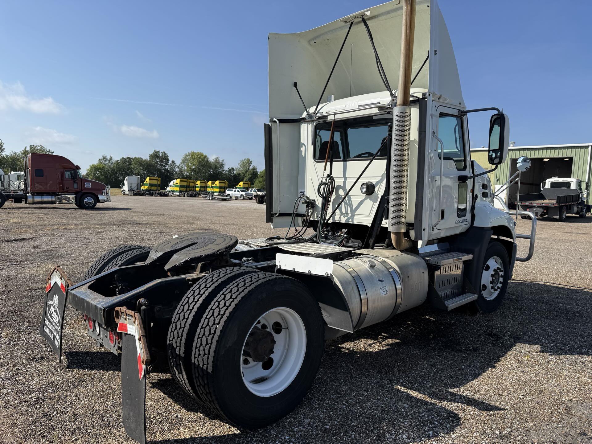 2014 Mack - image 3
