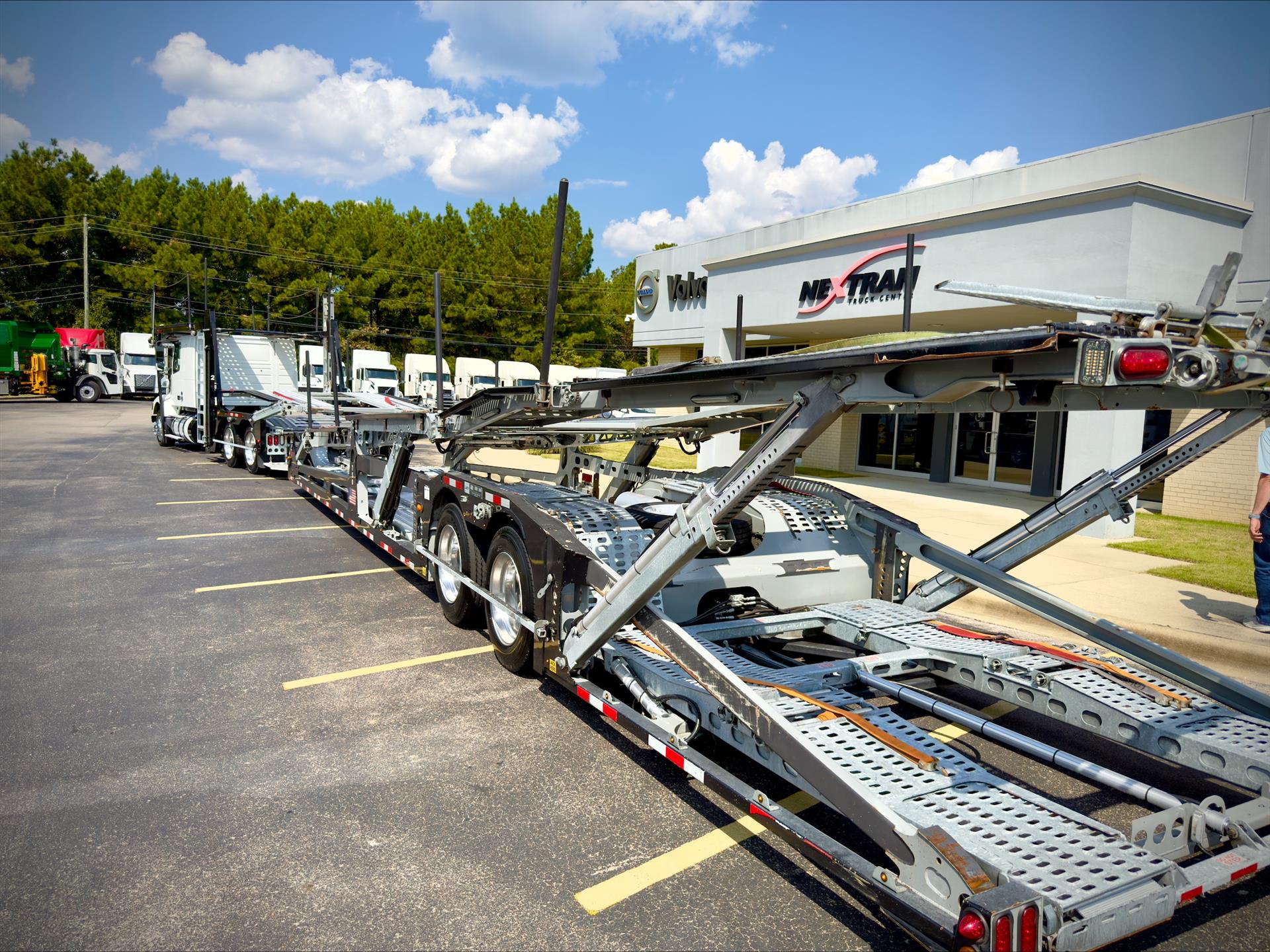 2024 Volvo - image 4