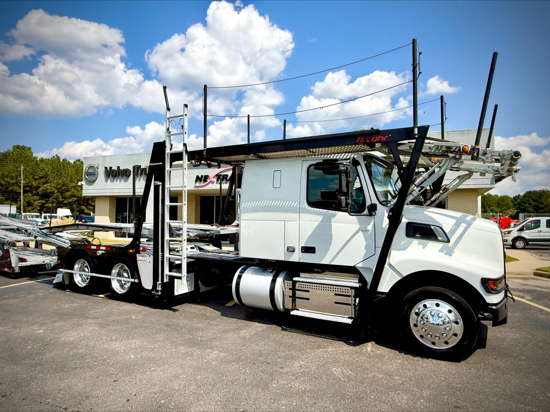 2024 Volvo - image 5