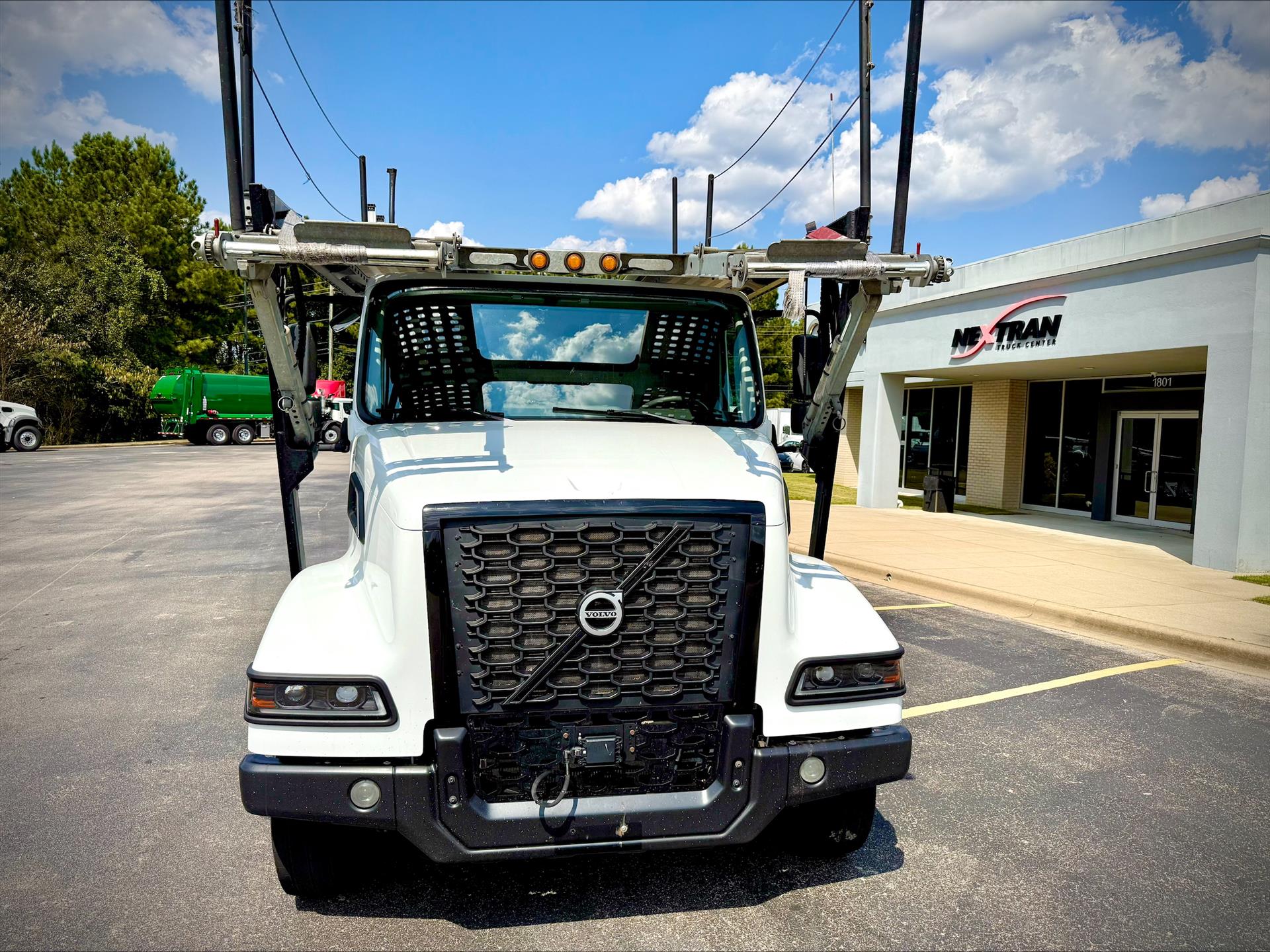 2024 Volvo - image 7