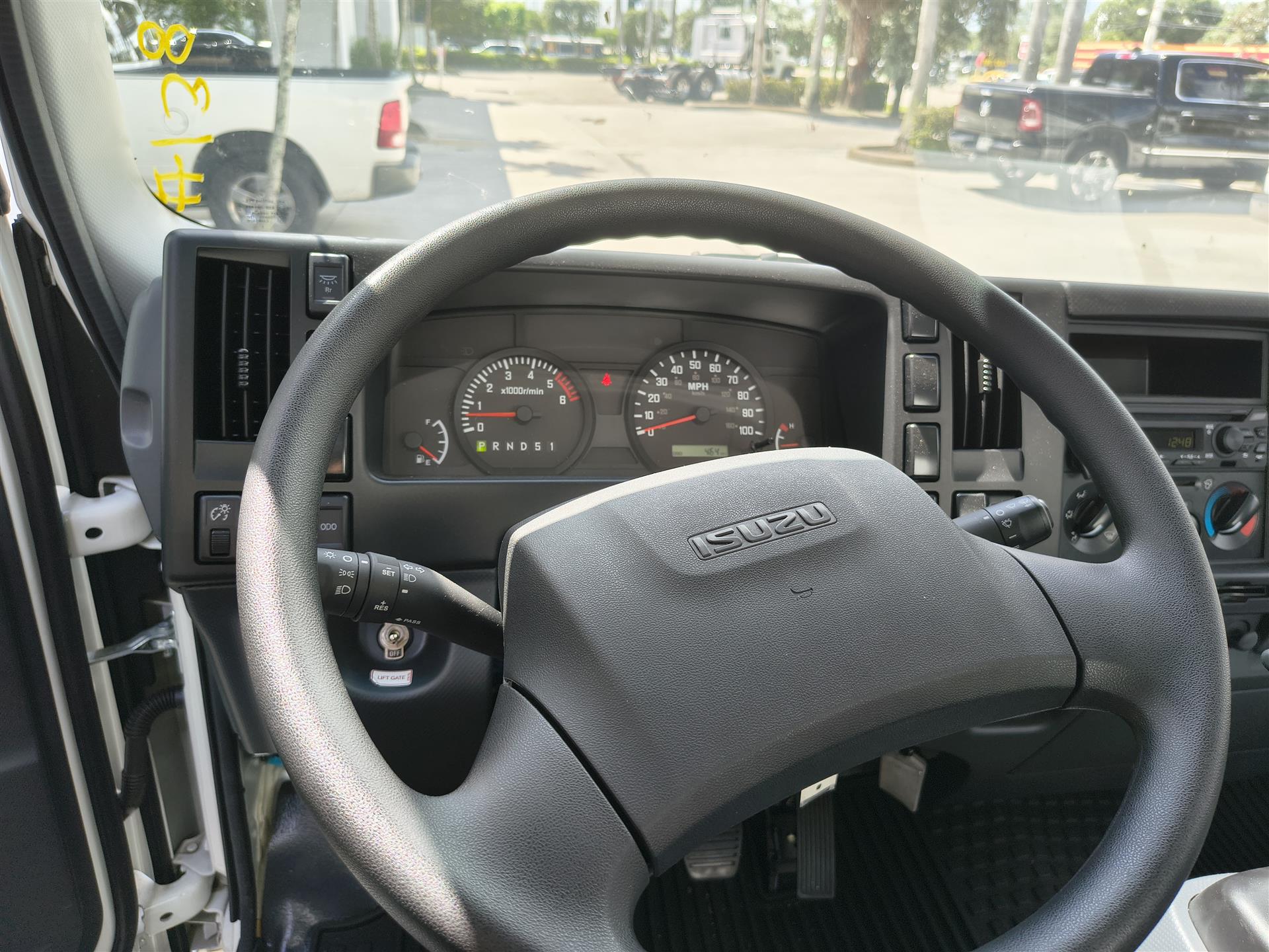 2025 Isuzu - image 9