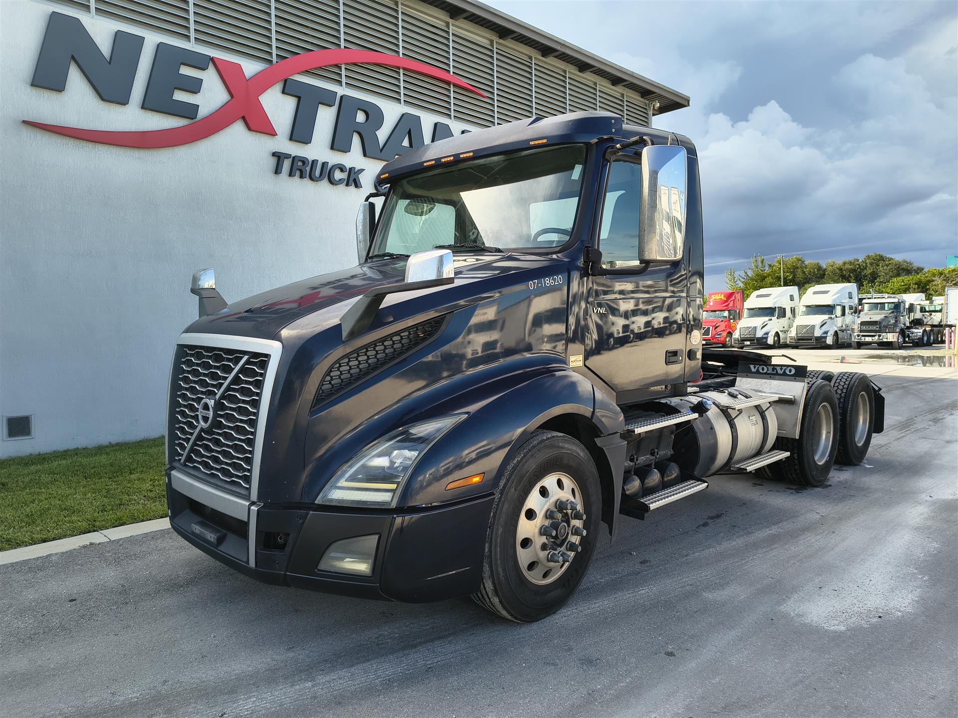 2018 Volvo VNL64T300