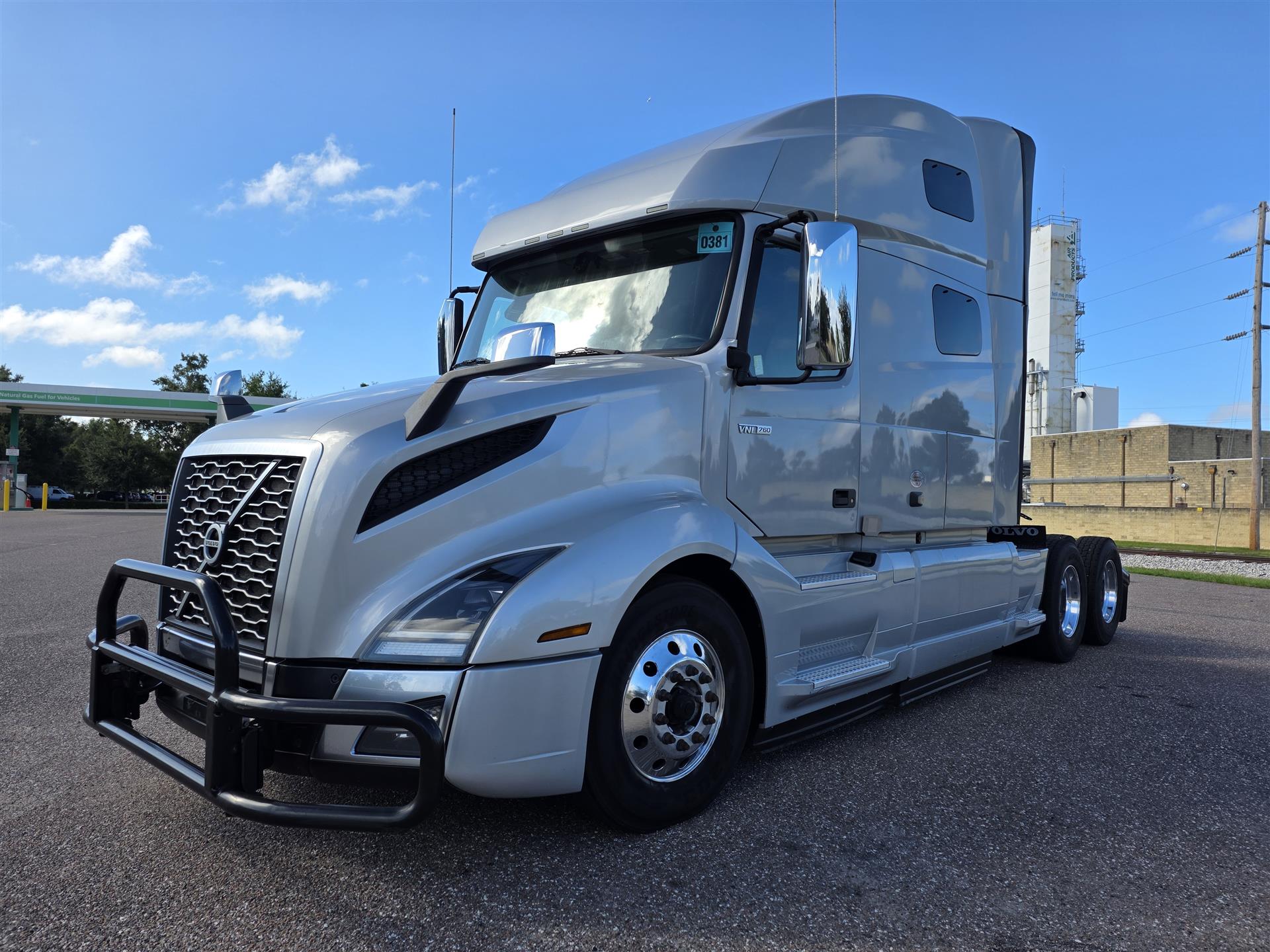 2021 Volvo VNL64T760