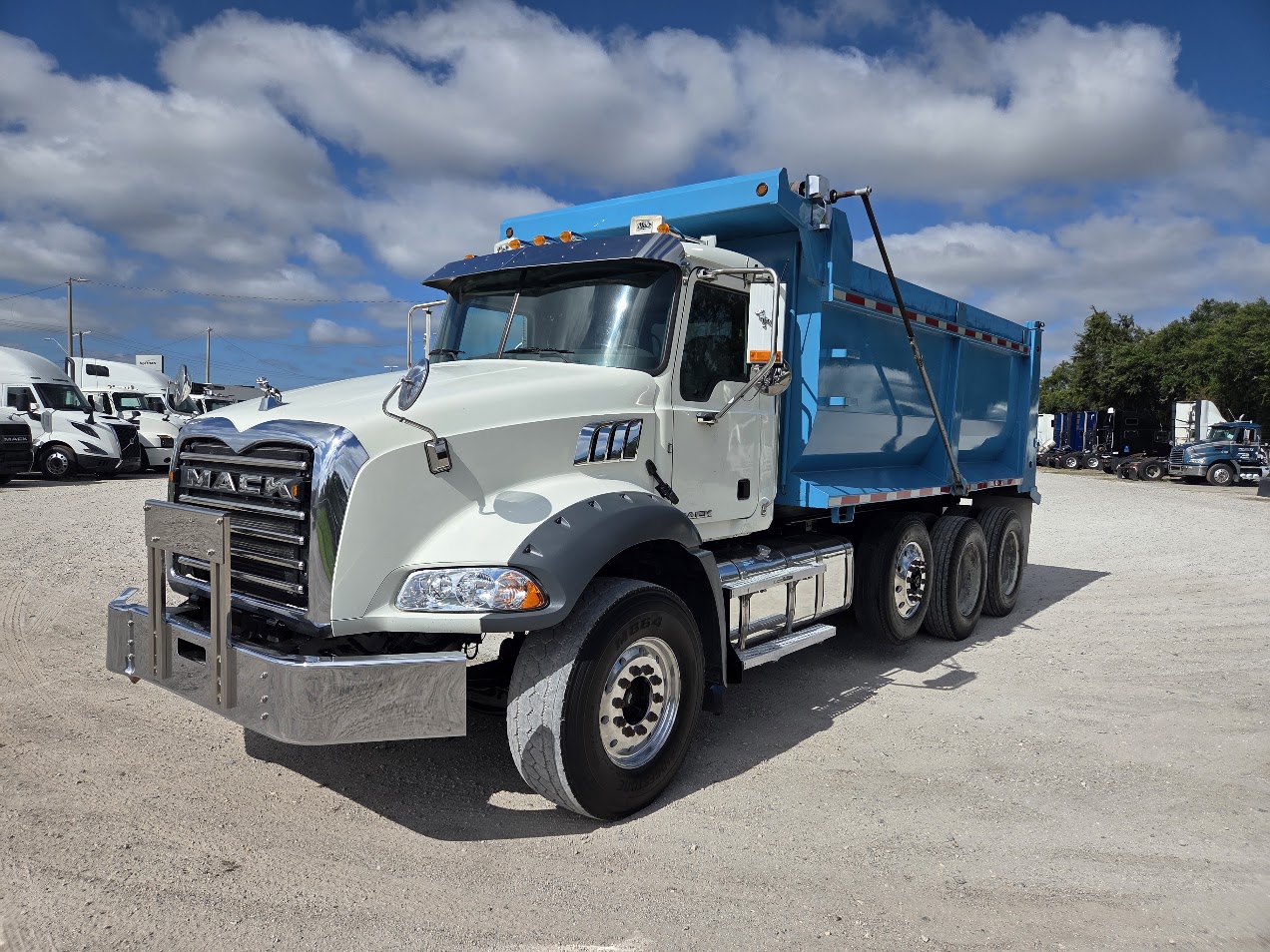 2016 Mack GU813