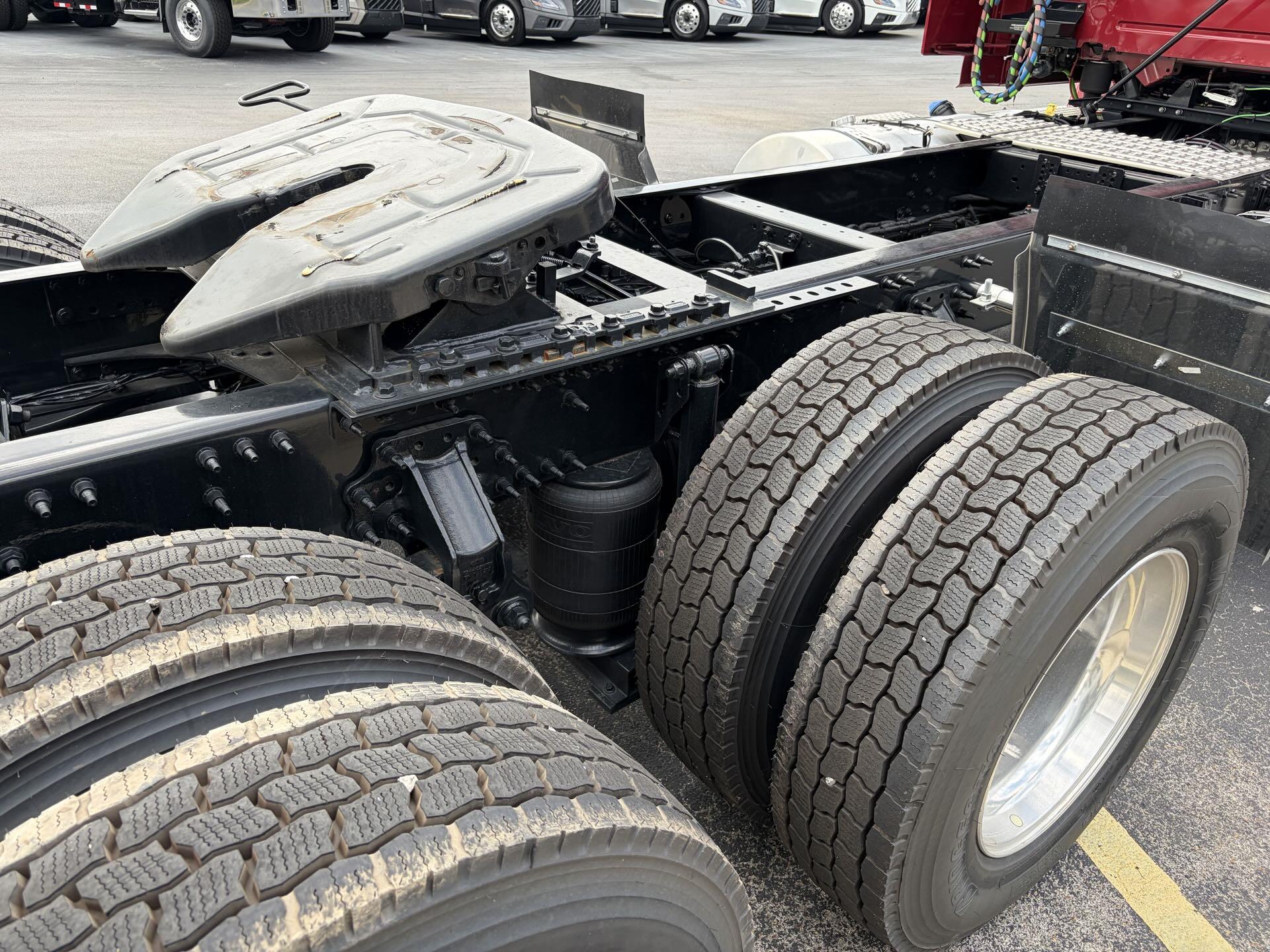 2025 Volvo - image 9