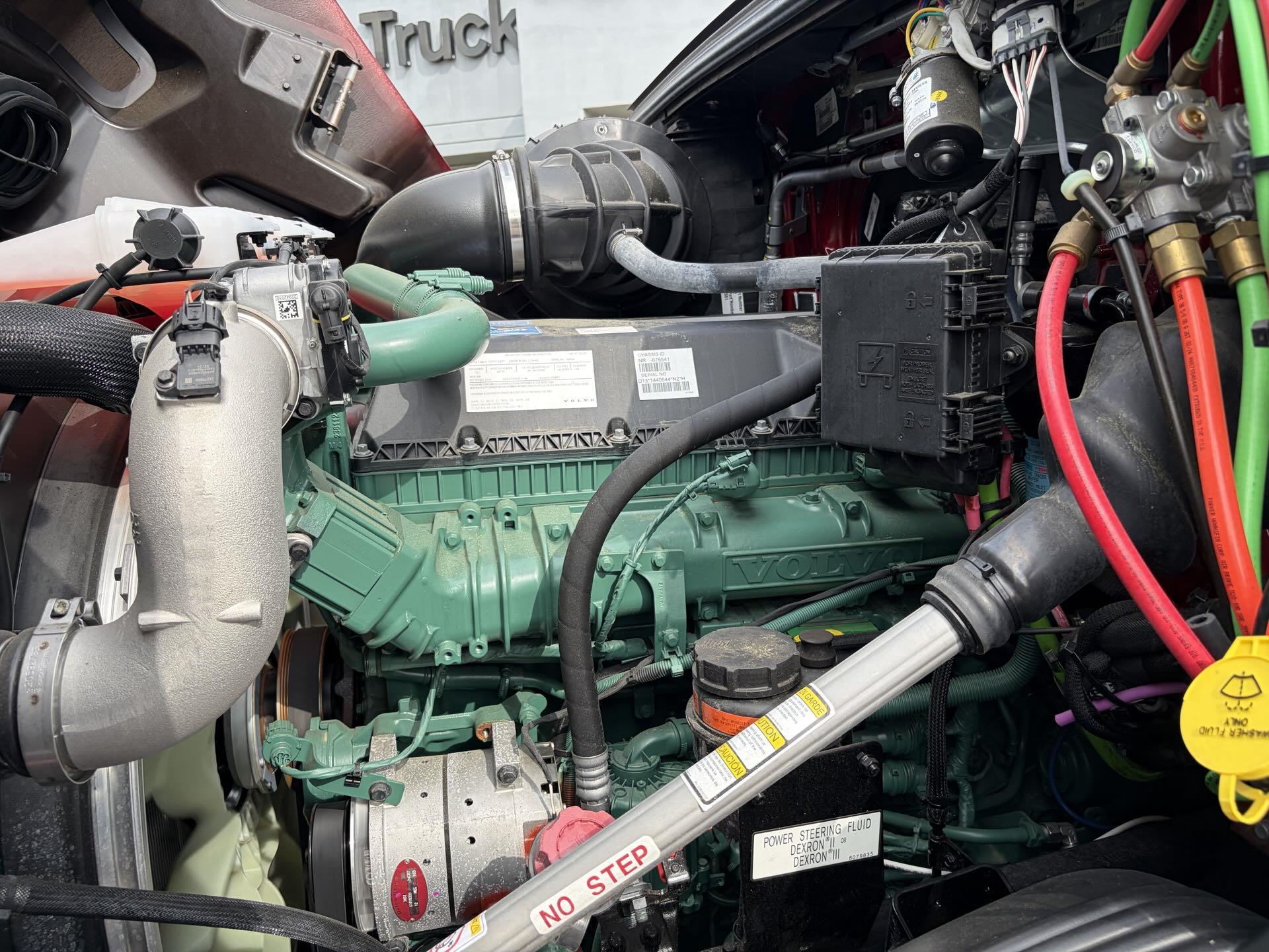 2025 Volvo - image 11