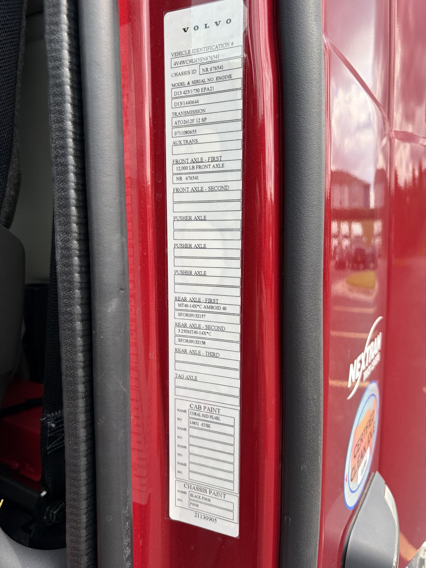 2025 Volvo - image 6