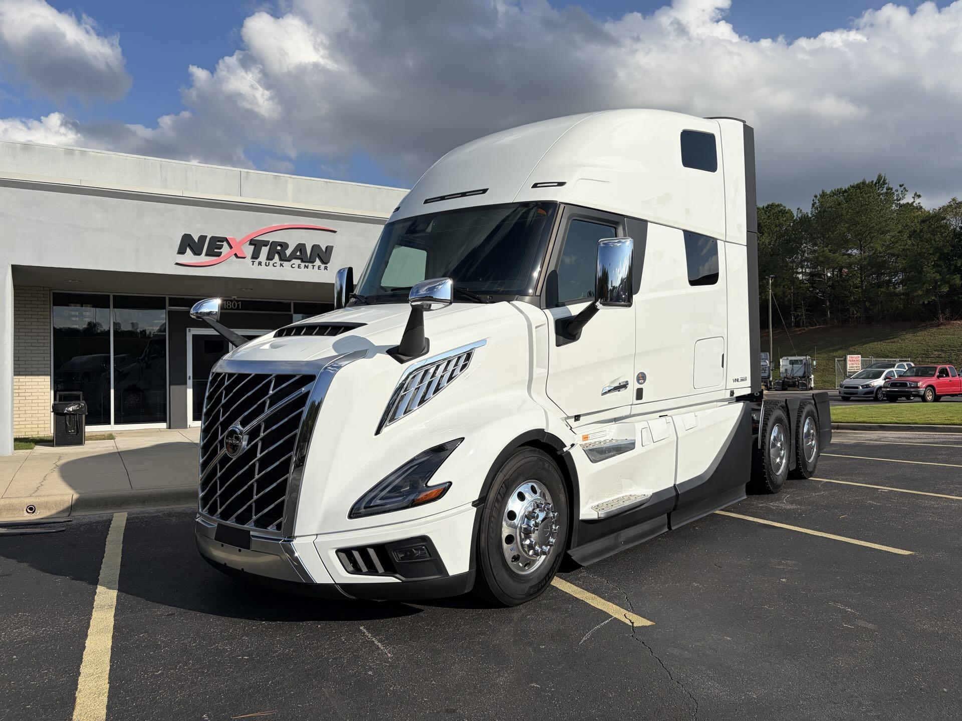 2025 Volvo VNL64T860