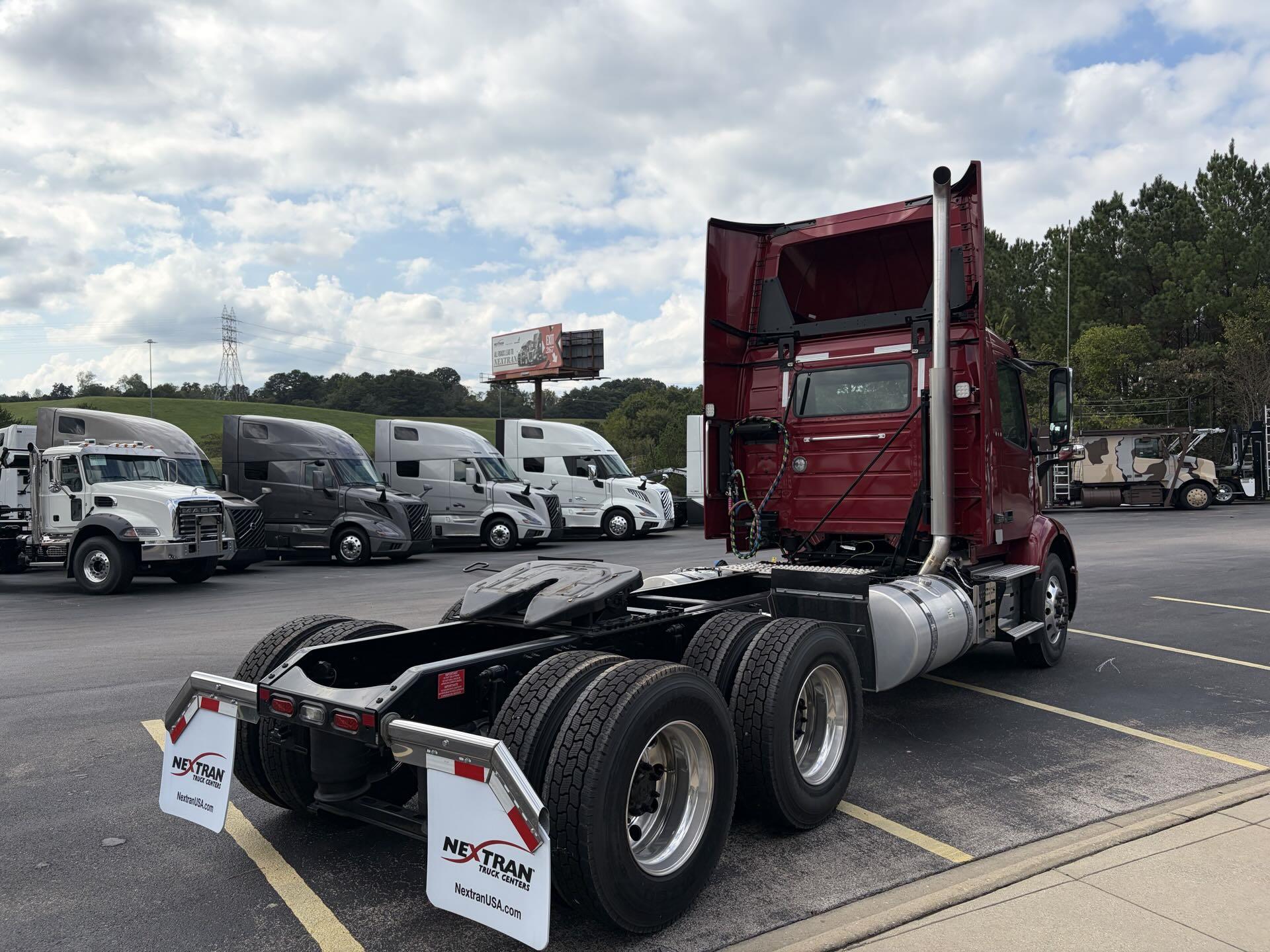 2025 Volvo - image 5