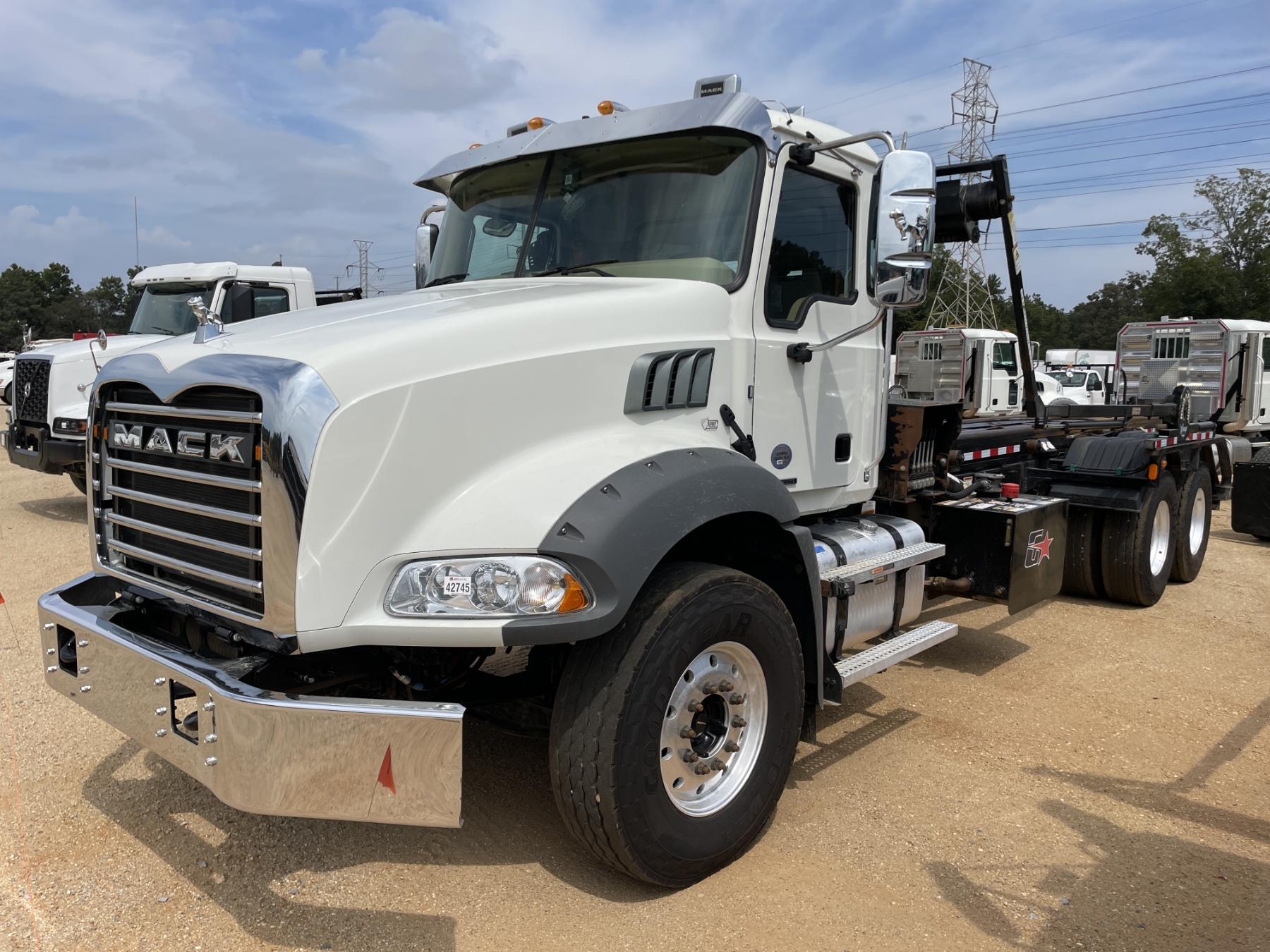 2024 Mack GR64B