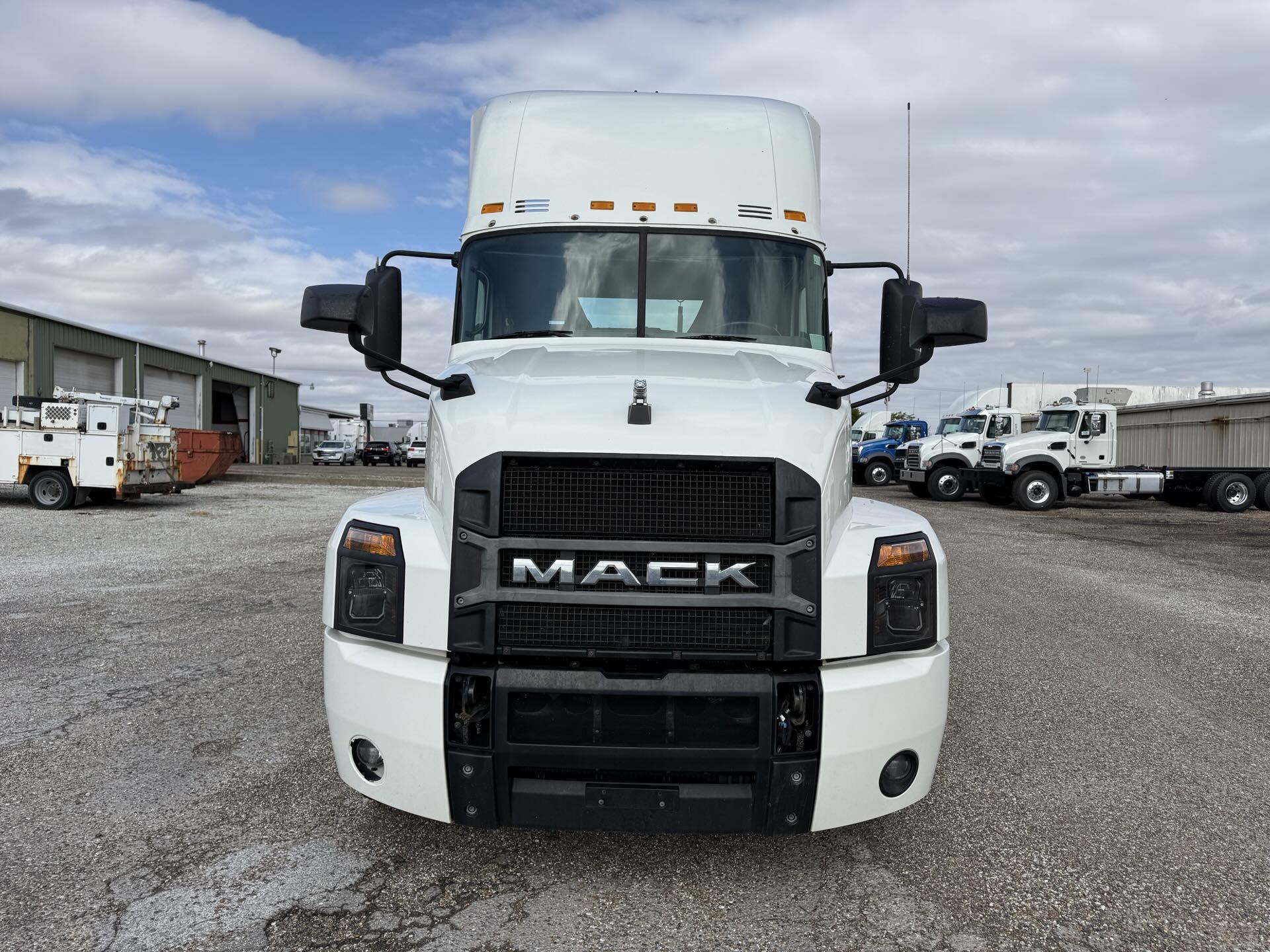 2019 Mack - image 7