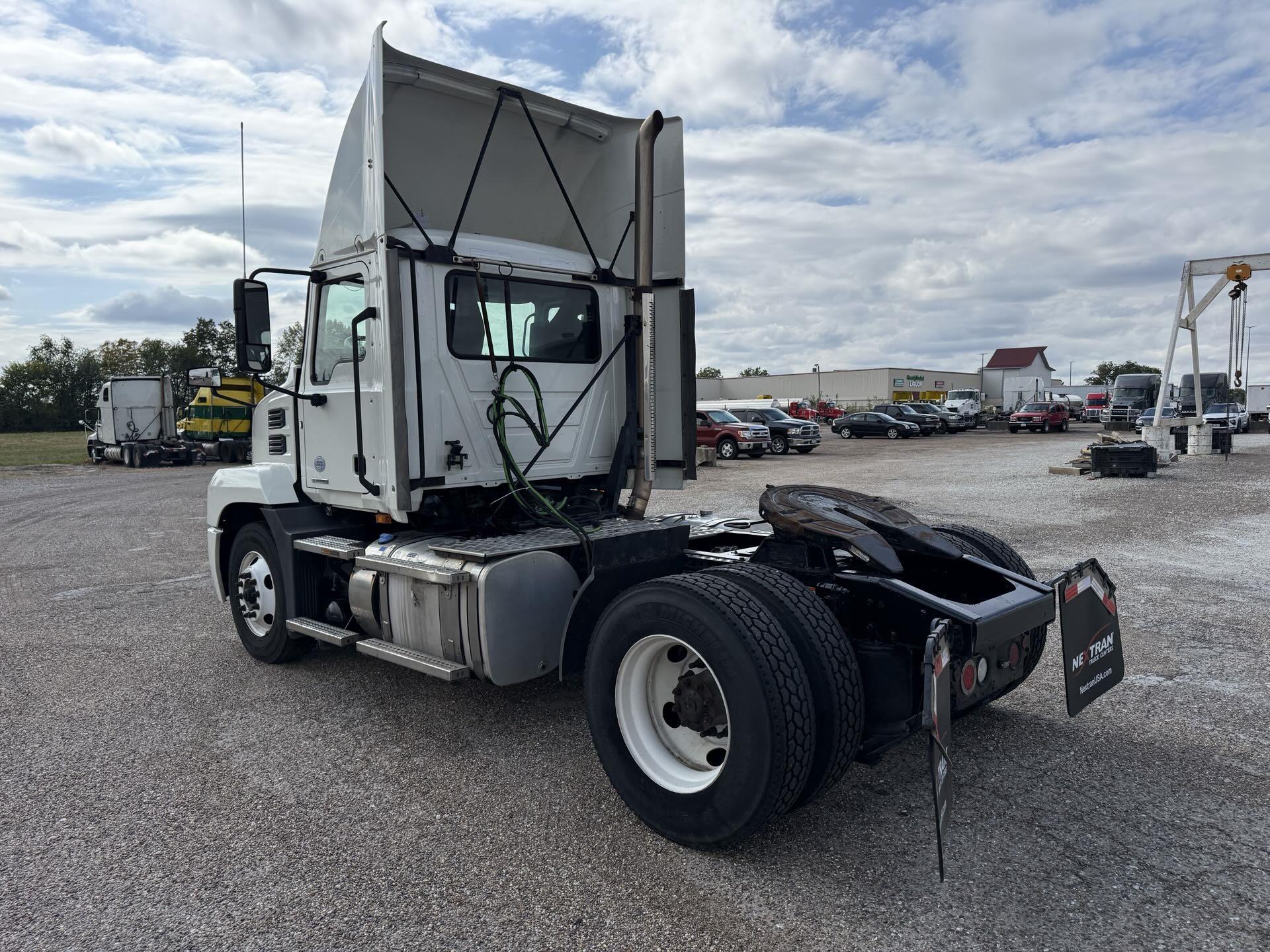 2019 Mack - image 3