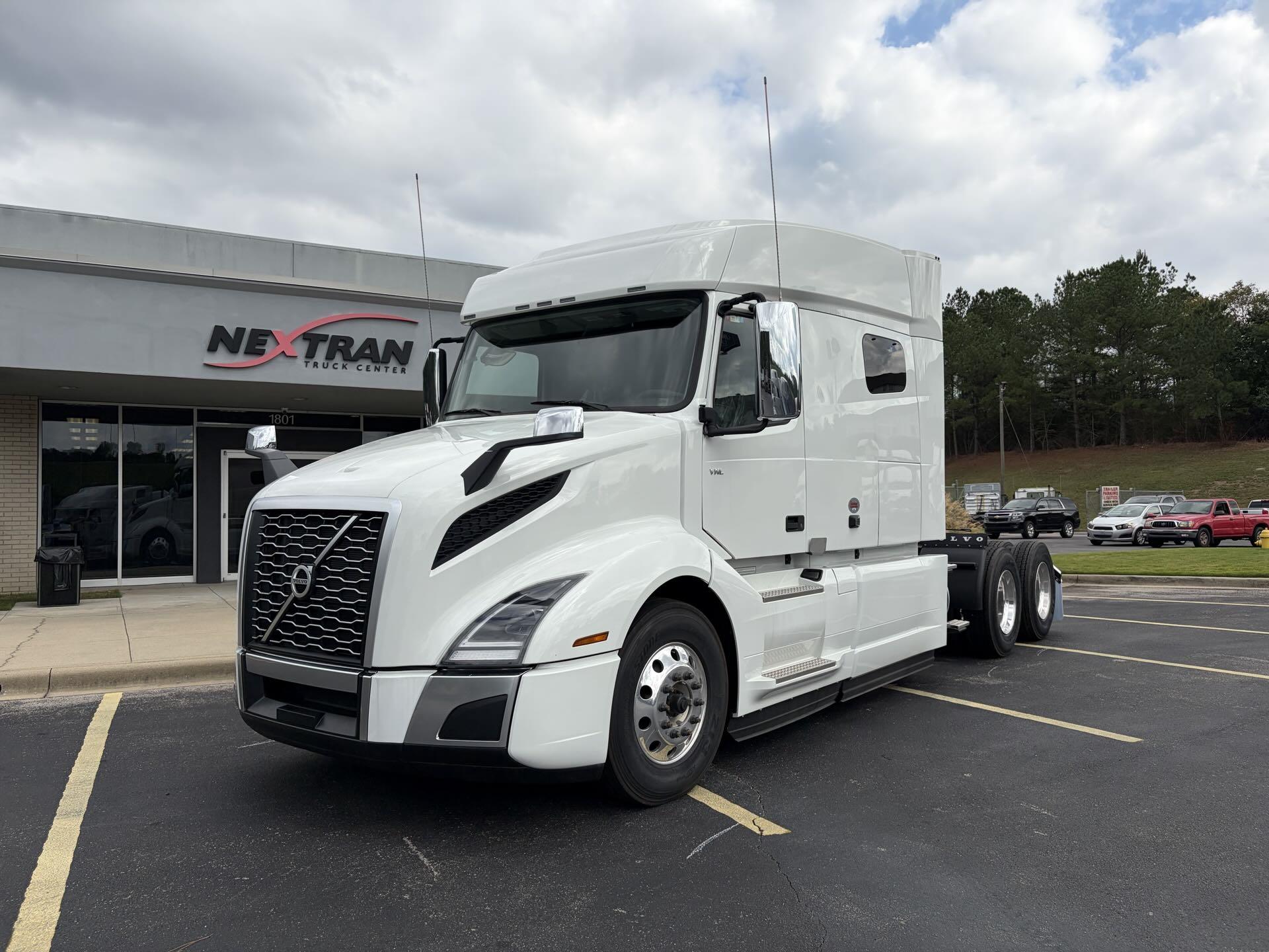 2025 Volvo VNL64T740