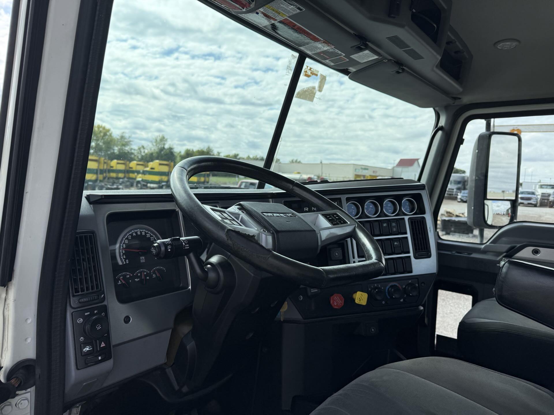 2019 Mack - image 9