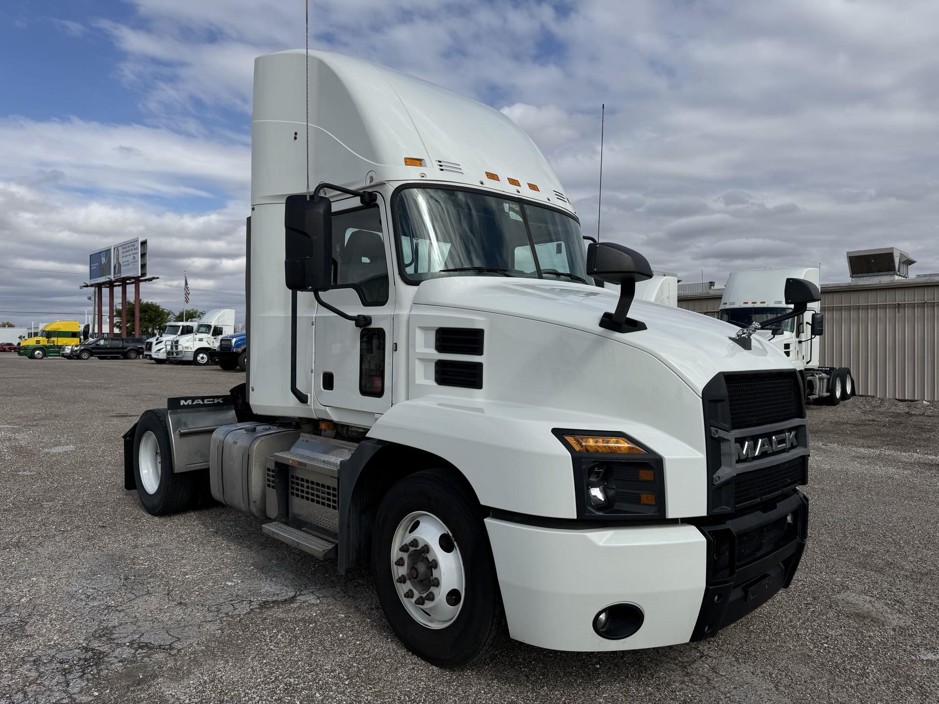 2019 Mack - image 6