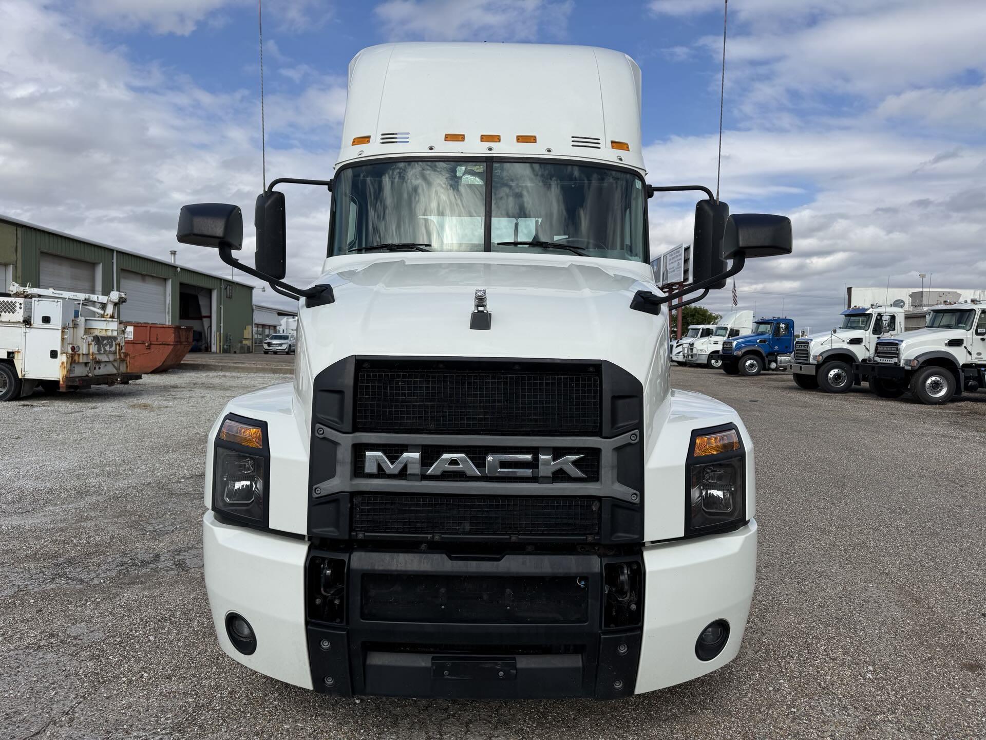 2019 Mack - image 7