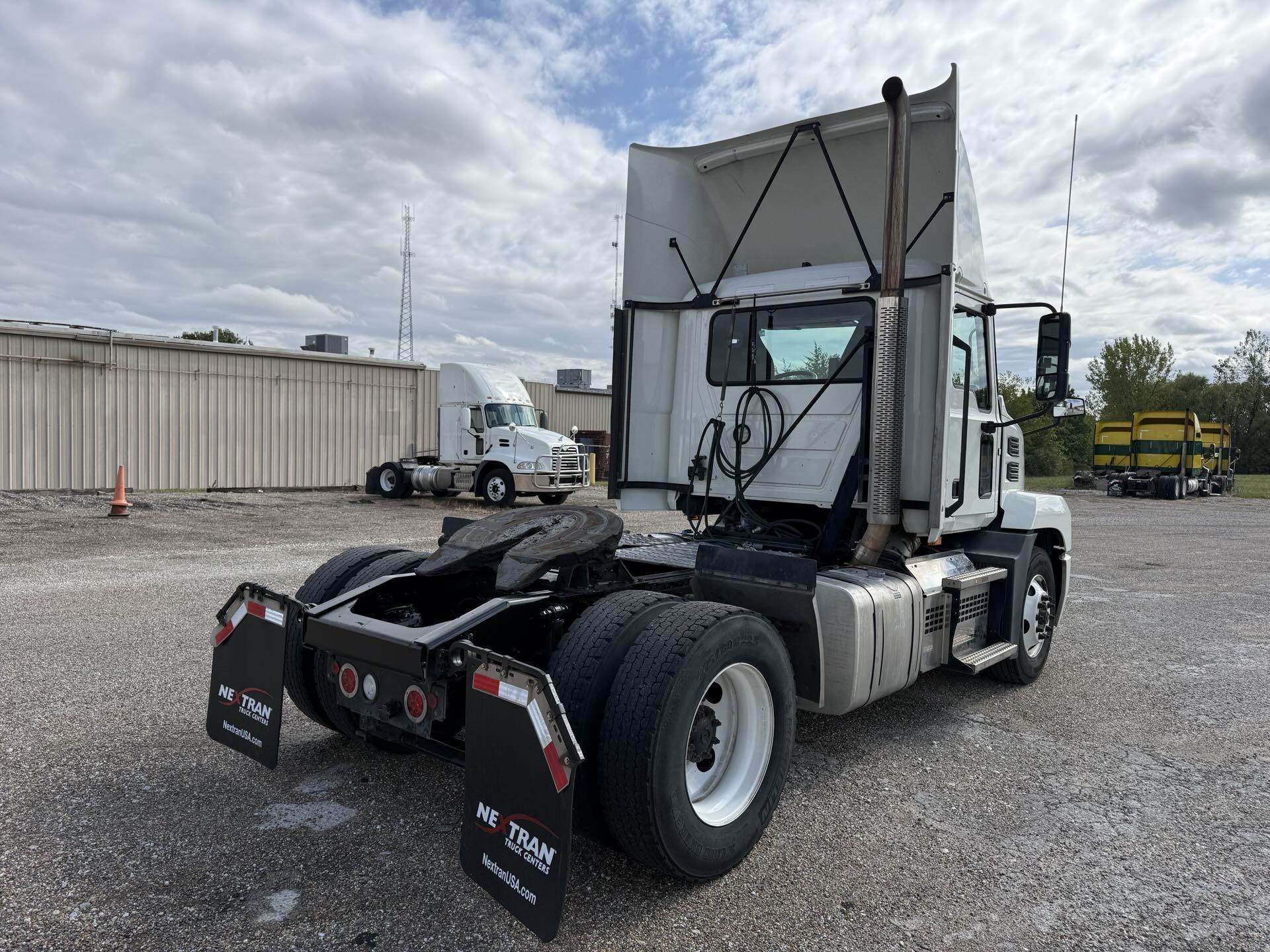 2019 Mack - image 4