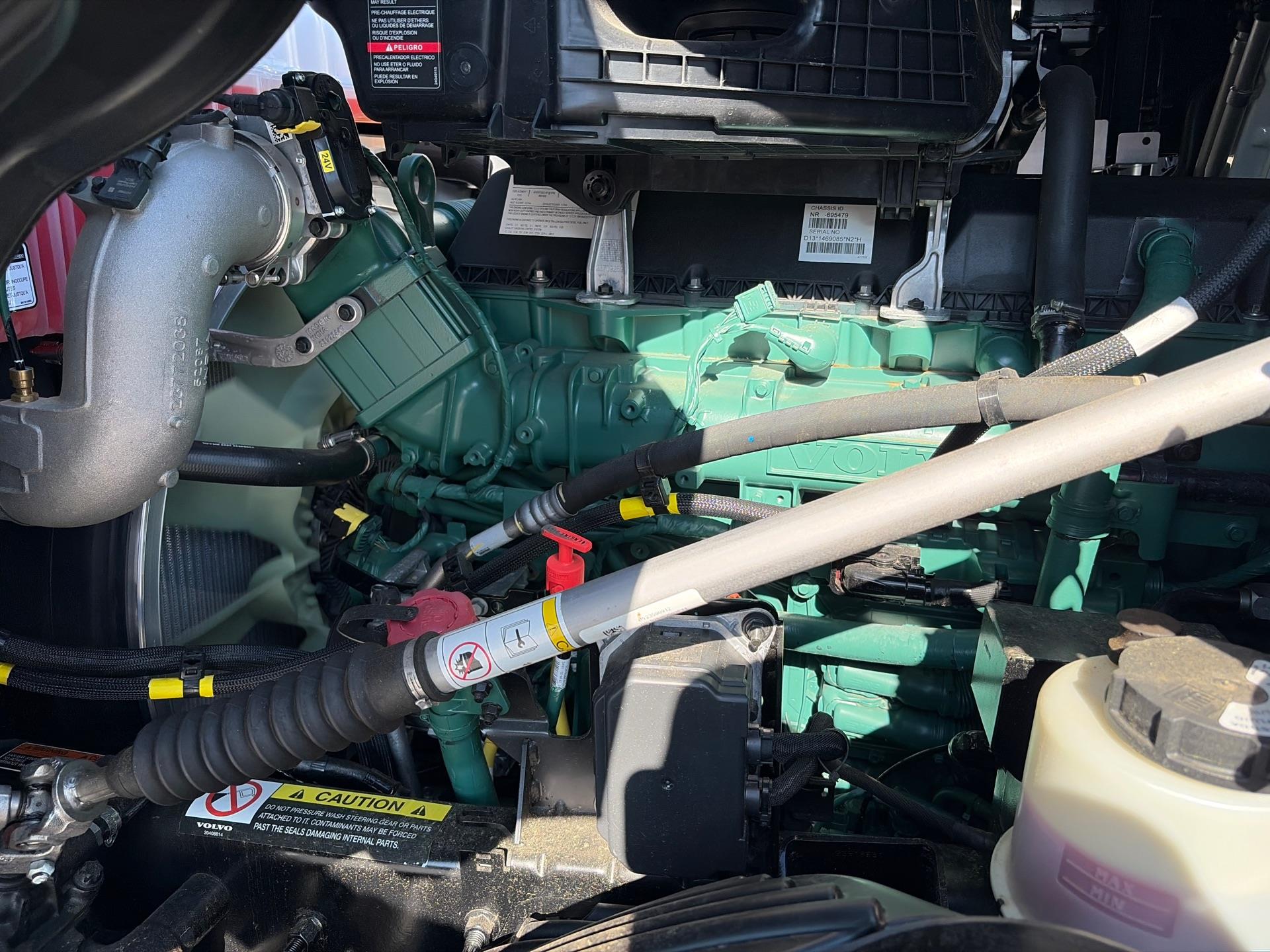 2025 Volvo - image 10