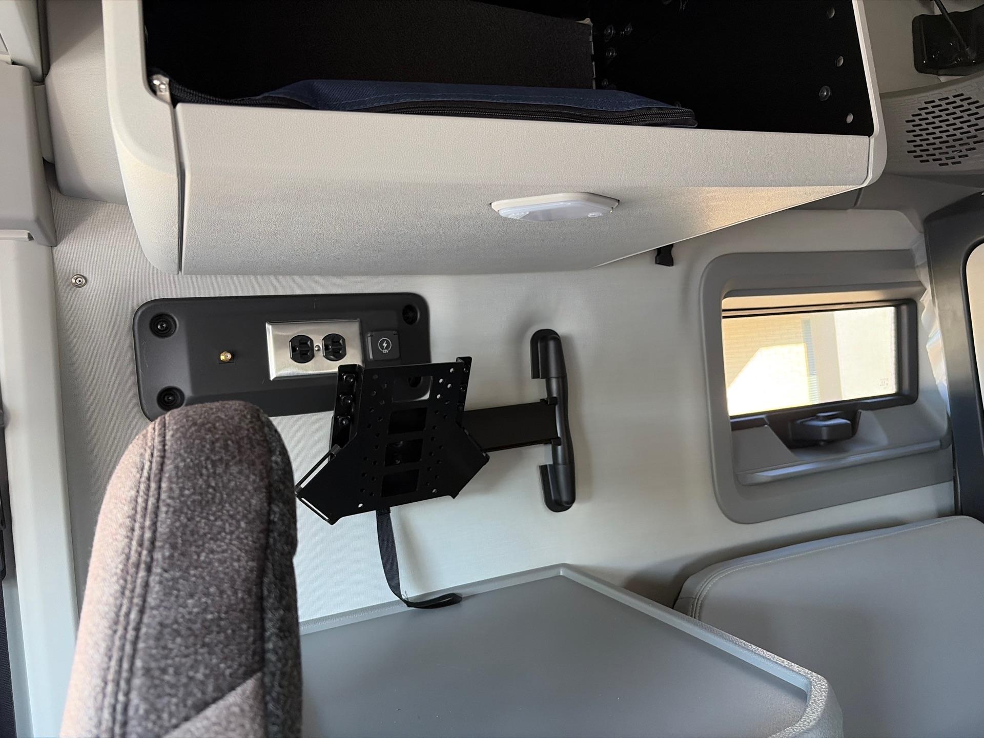 2025 Volvo - image 20