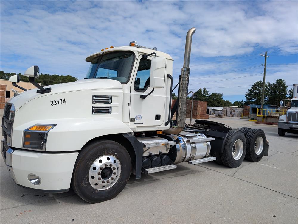 2022 Mack AN64T