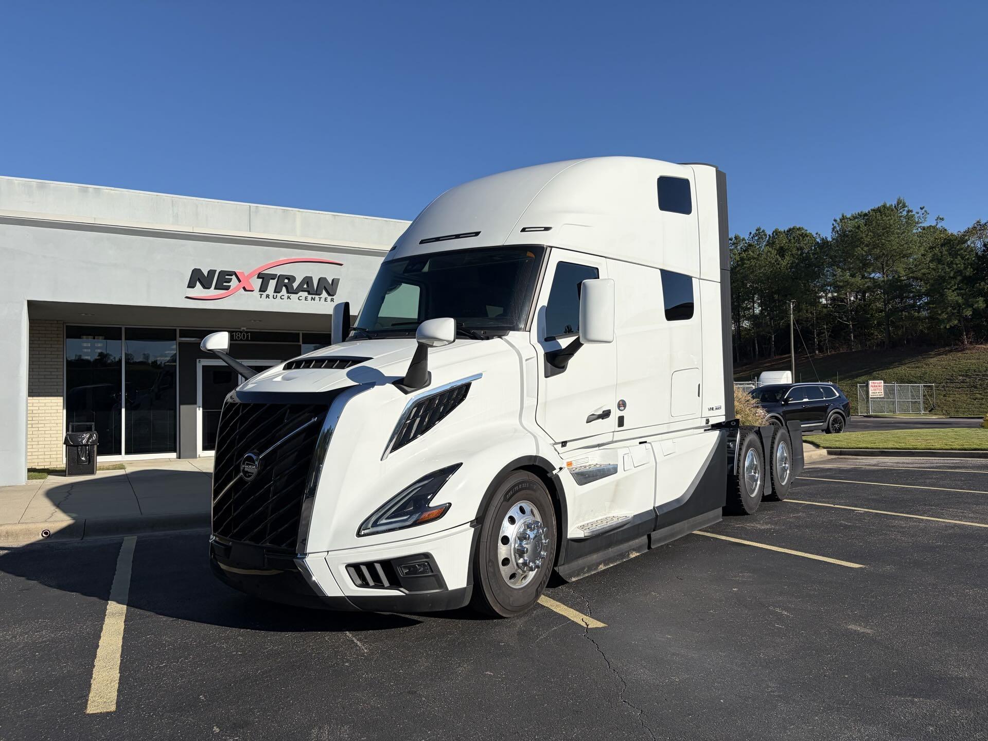 2025 Volvo VNL64T860