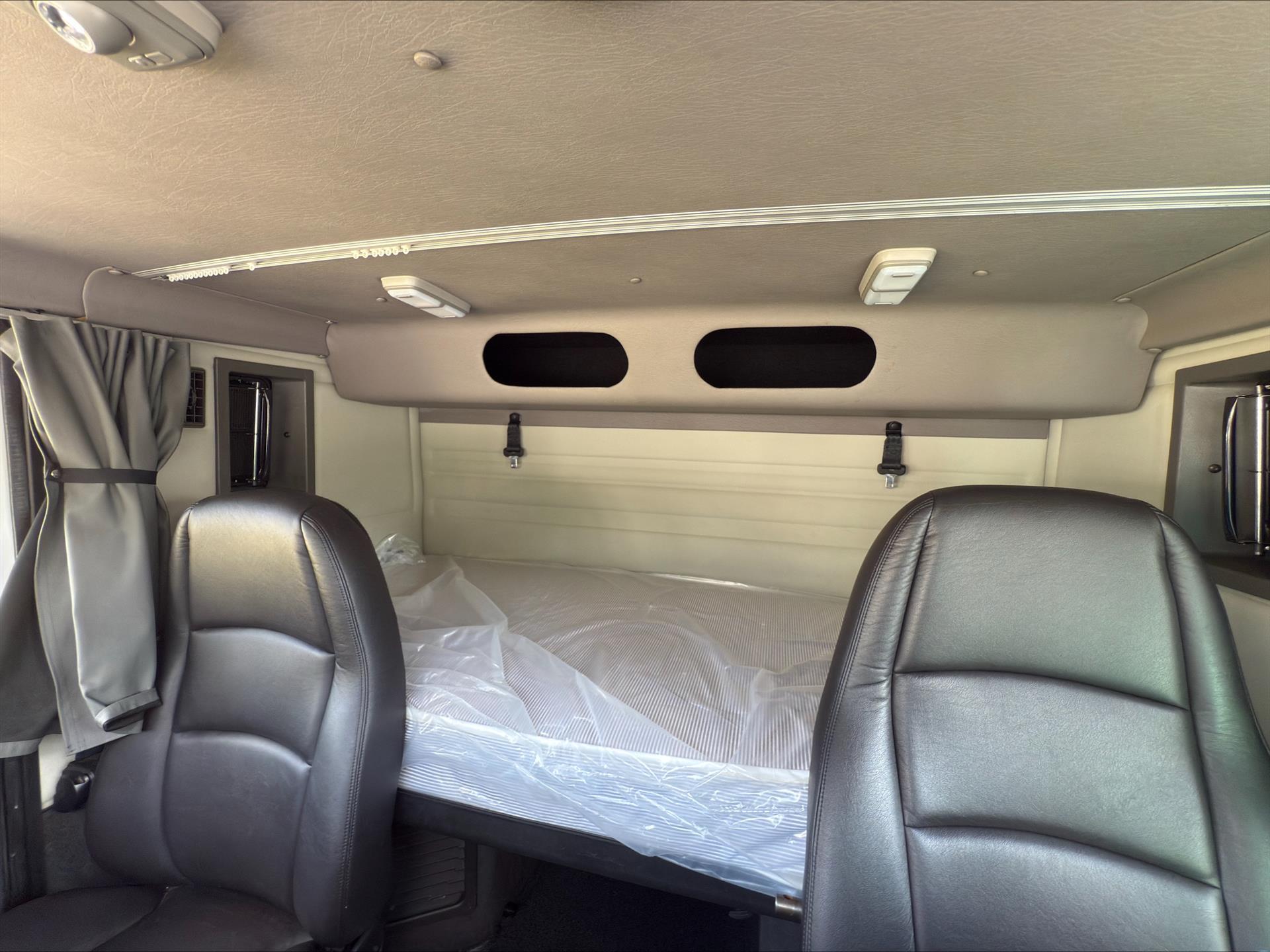 2024 Volvo - image 8