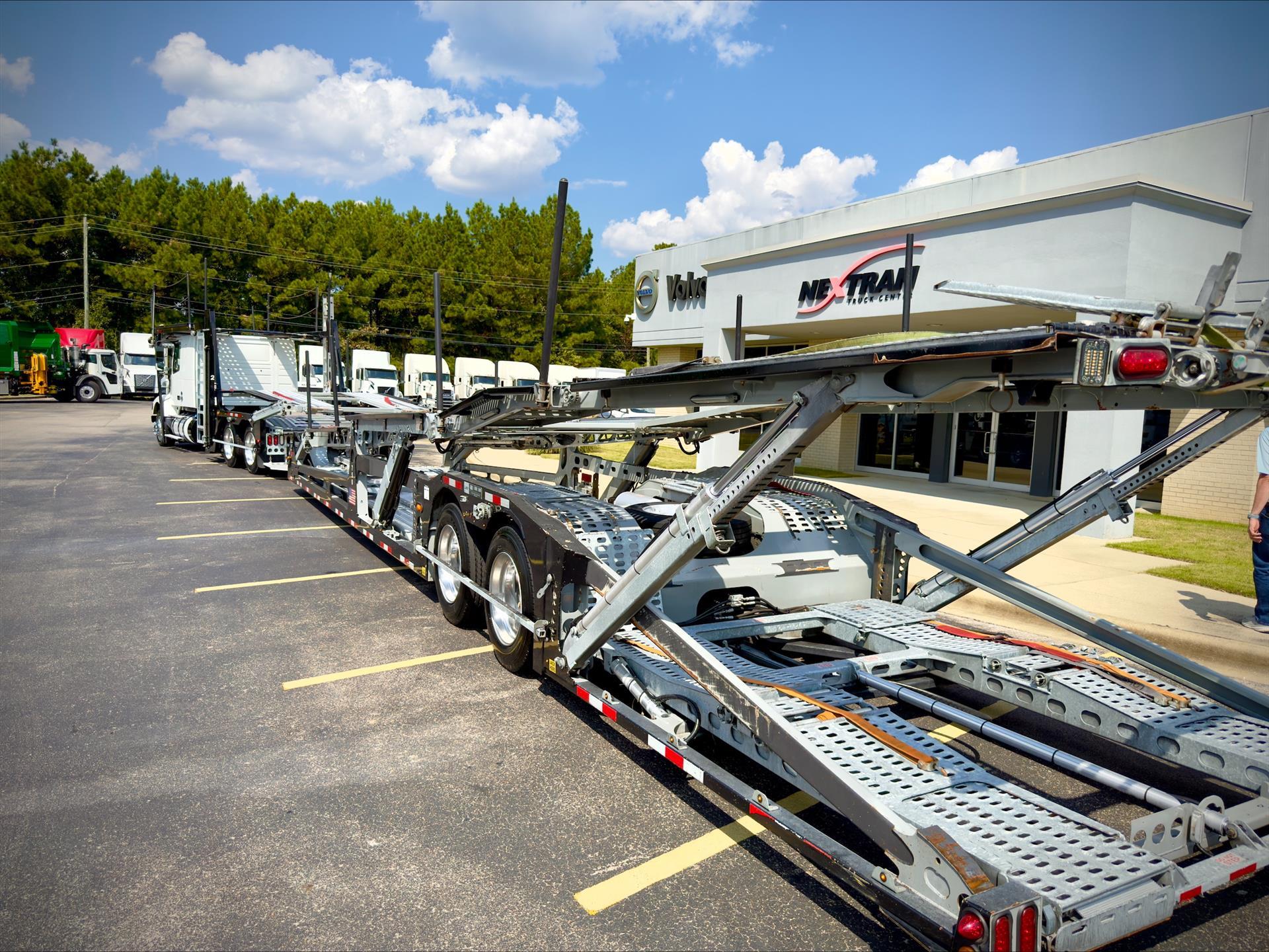 2024 Volvo - image 4