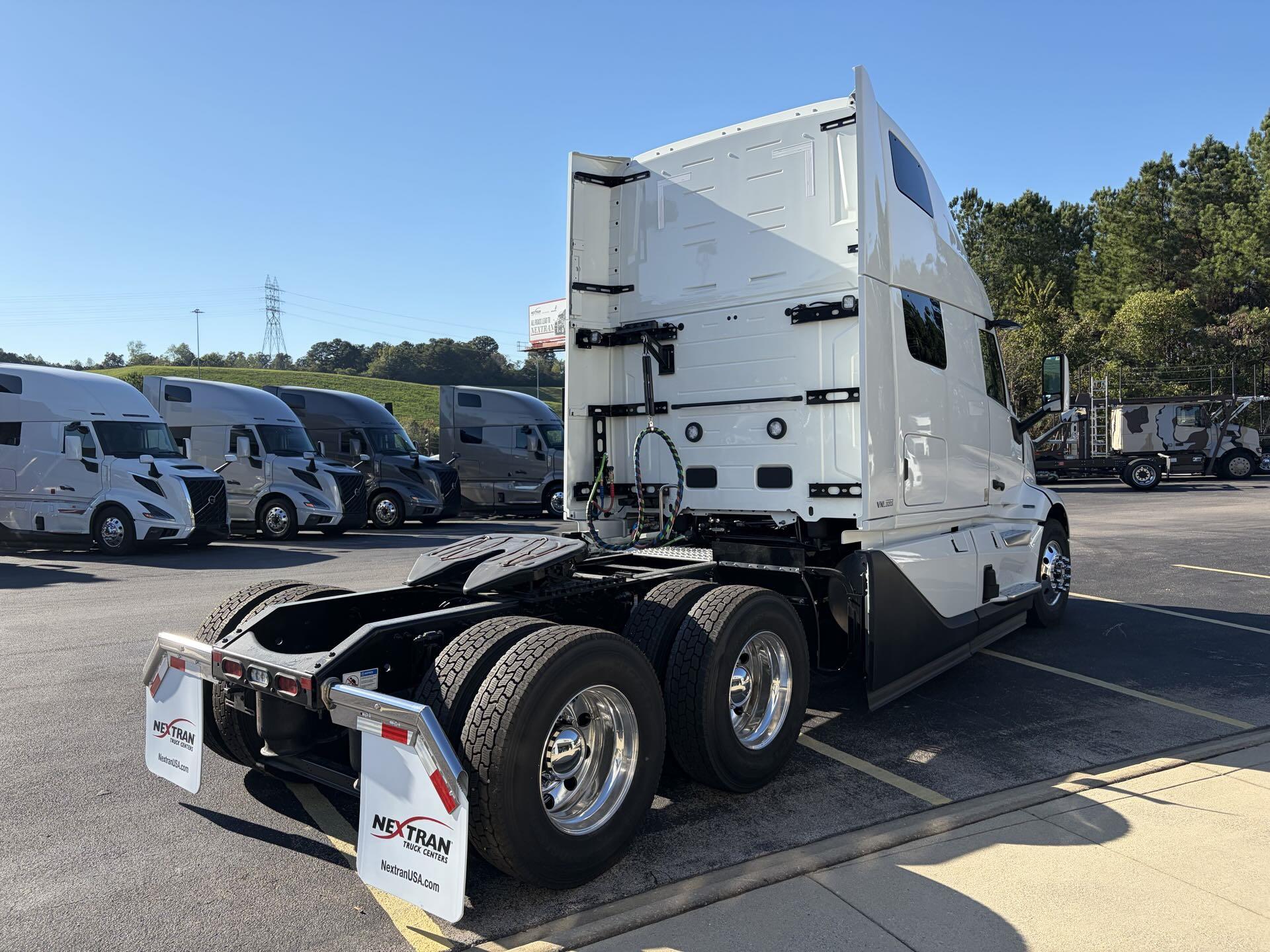 2026 Volvo - image 5