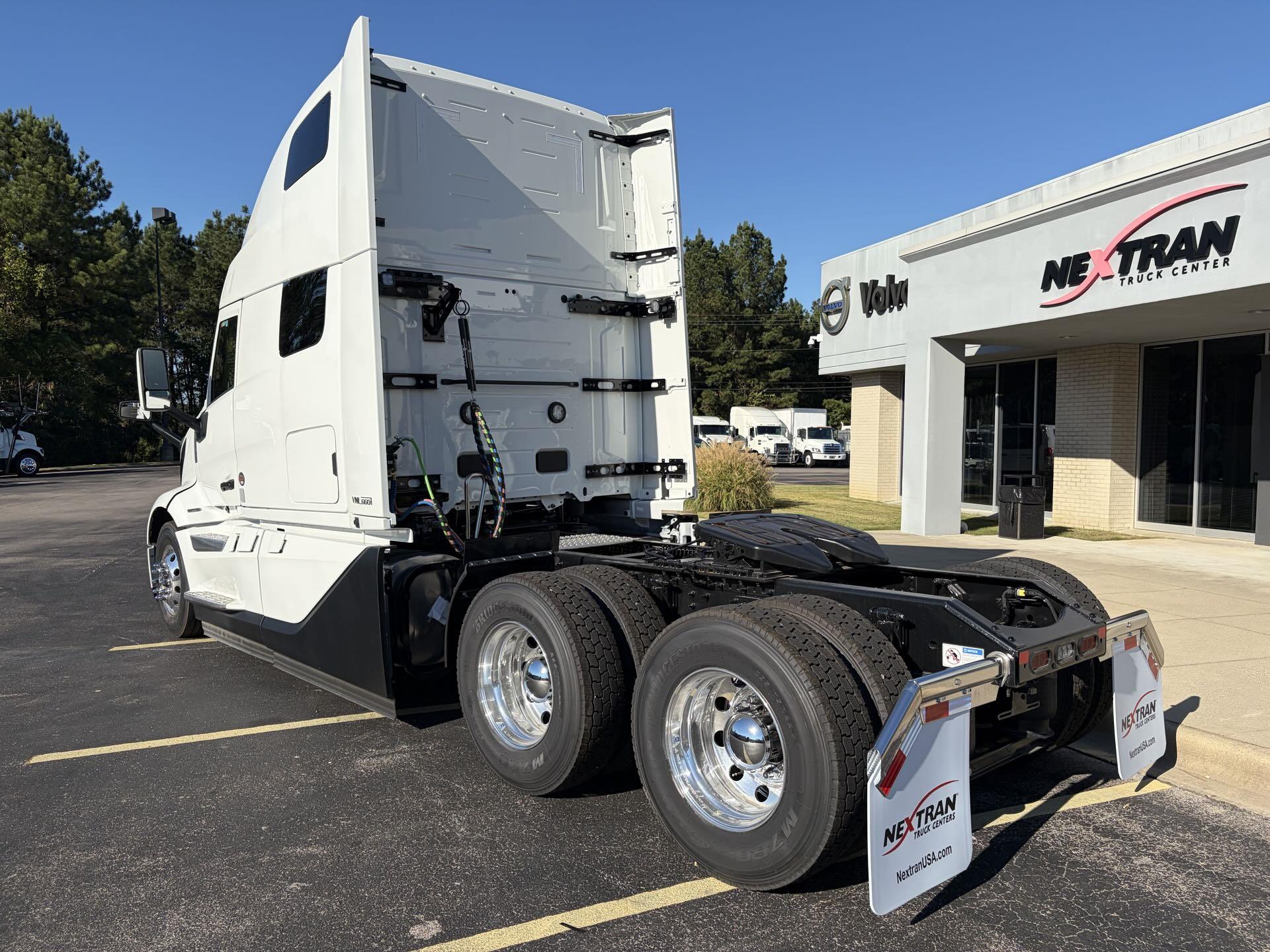 2026 Volvo - image 6