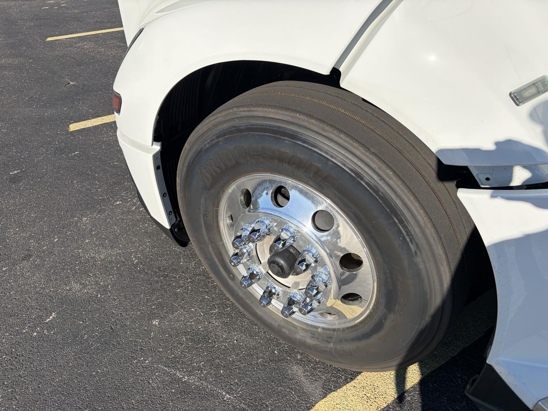 2026 Volvo - image 9