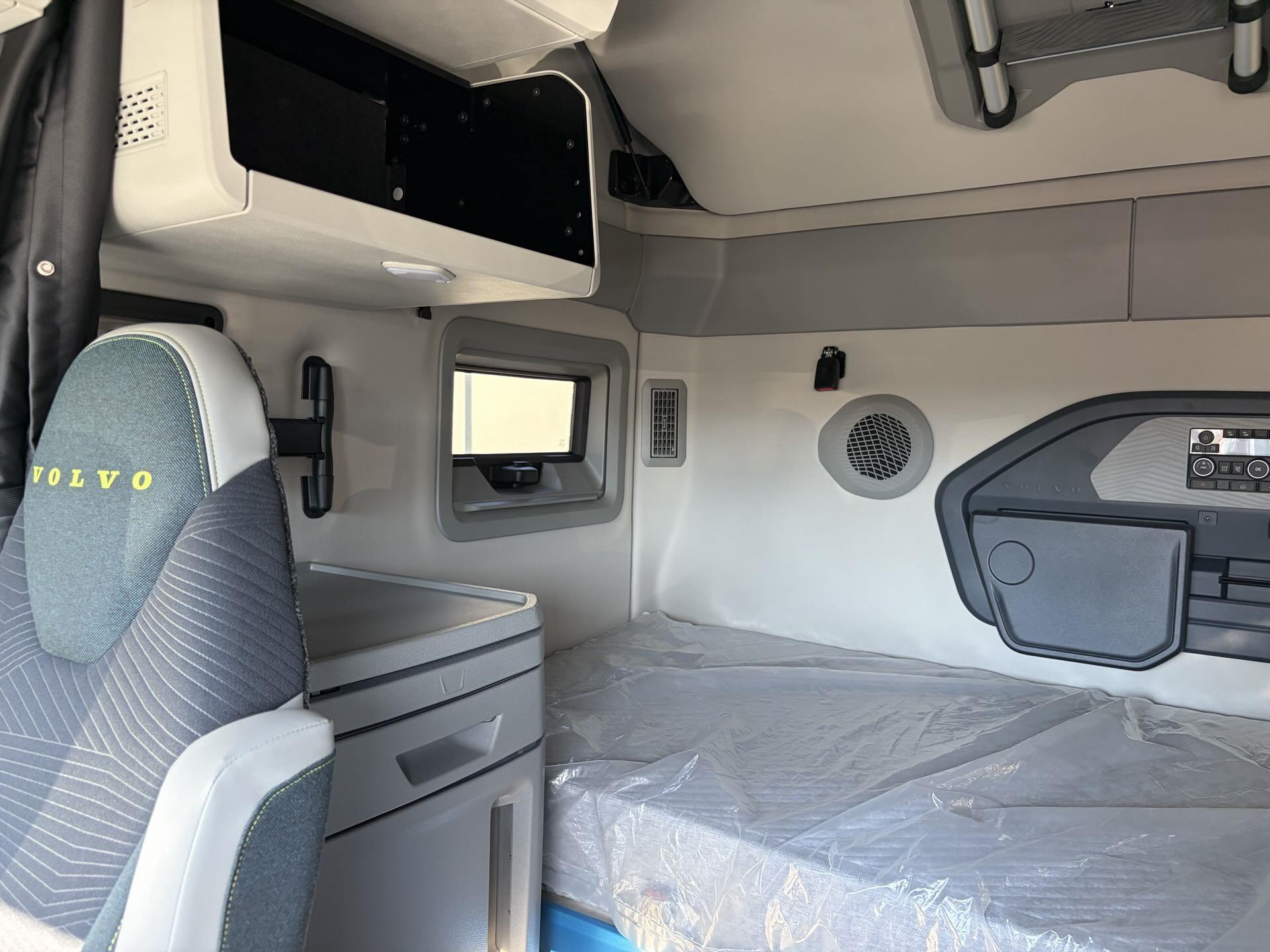 2026 Volvo - image 18