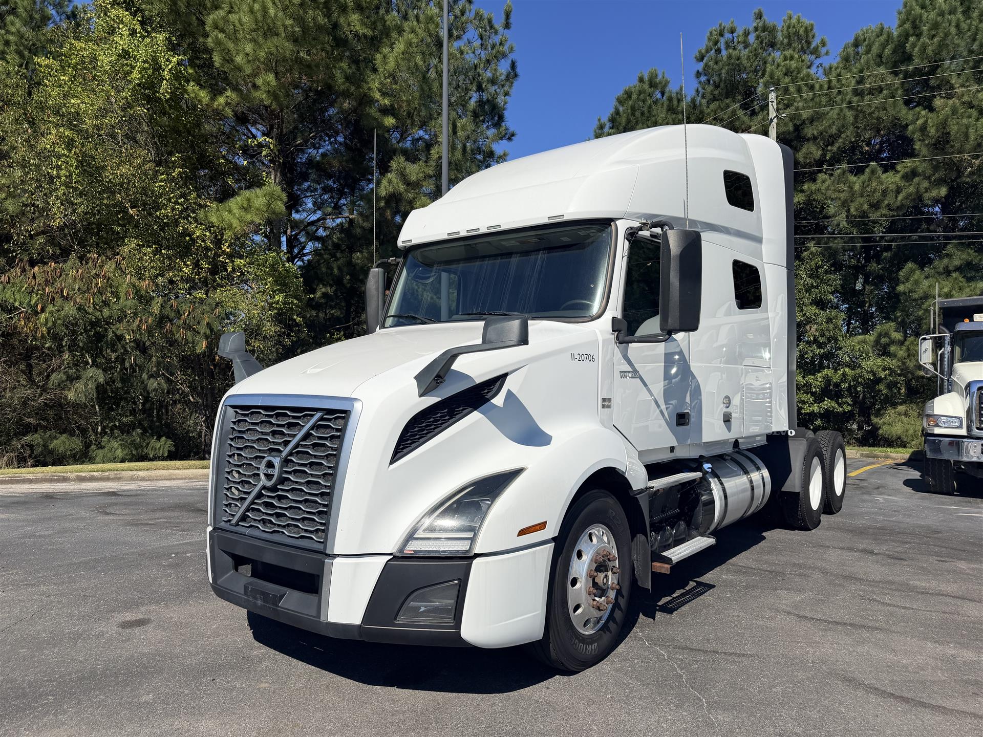2020 Volvo VNL64T760
