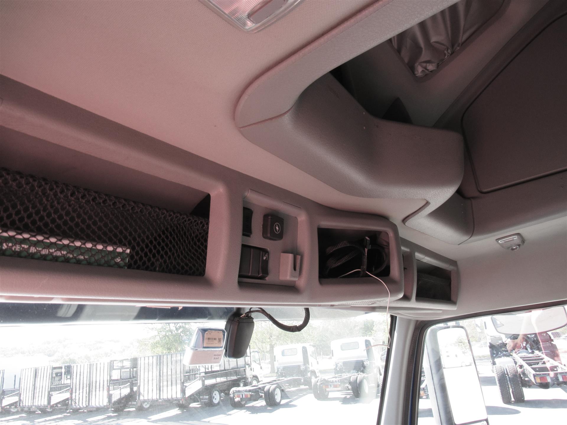 2022 Volvo VNL 860 - image 10