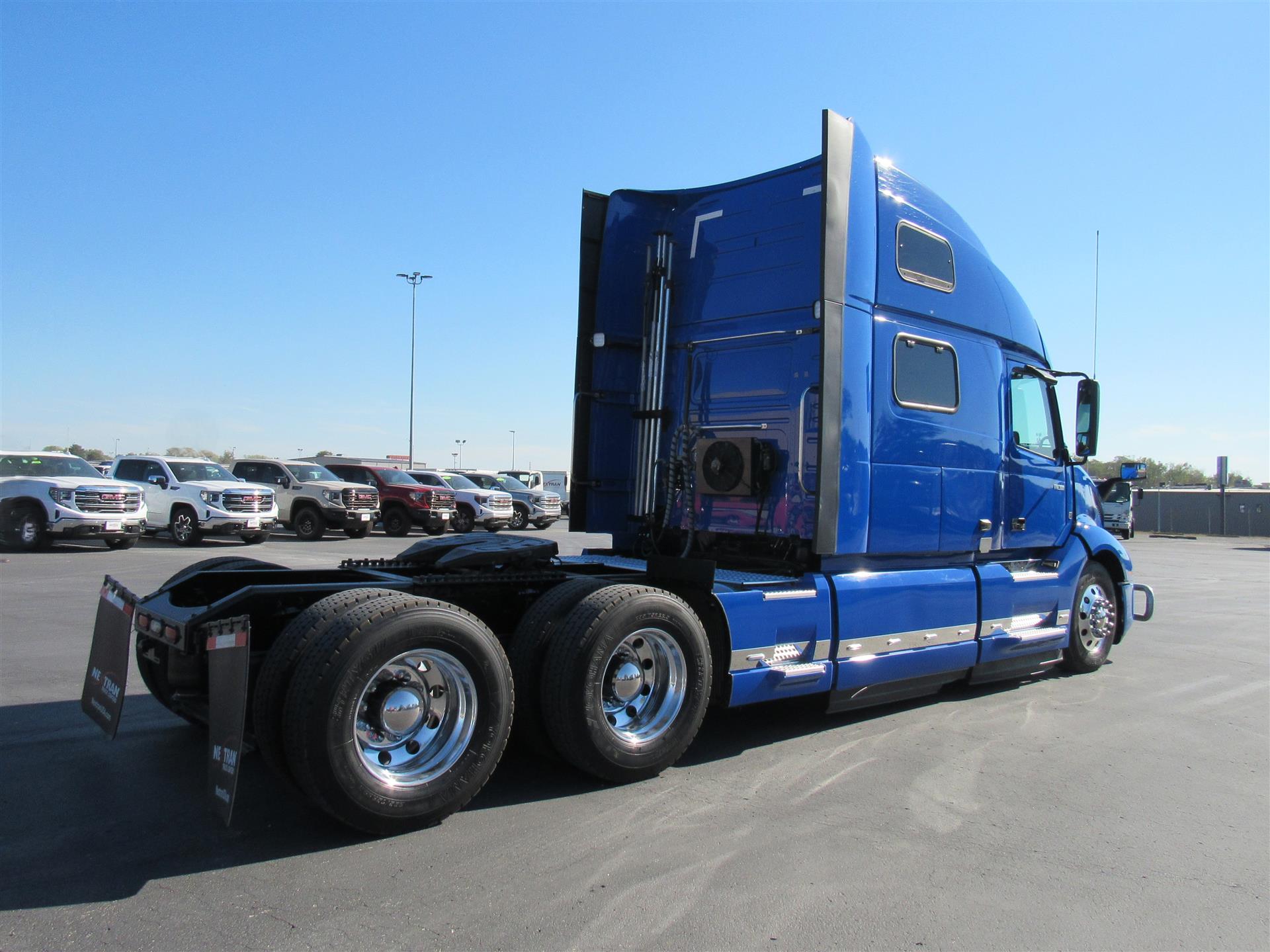 2022 Volvo VNL 860 - image 5