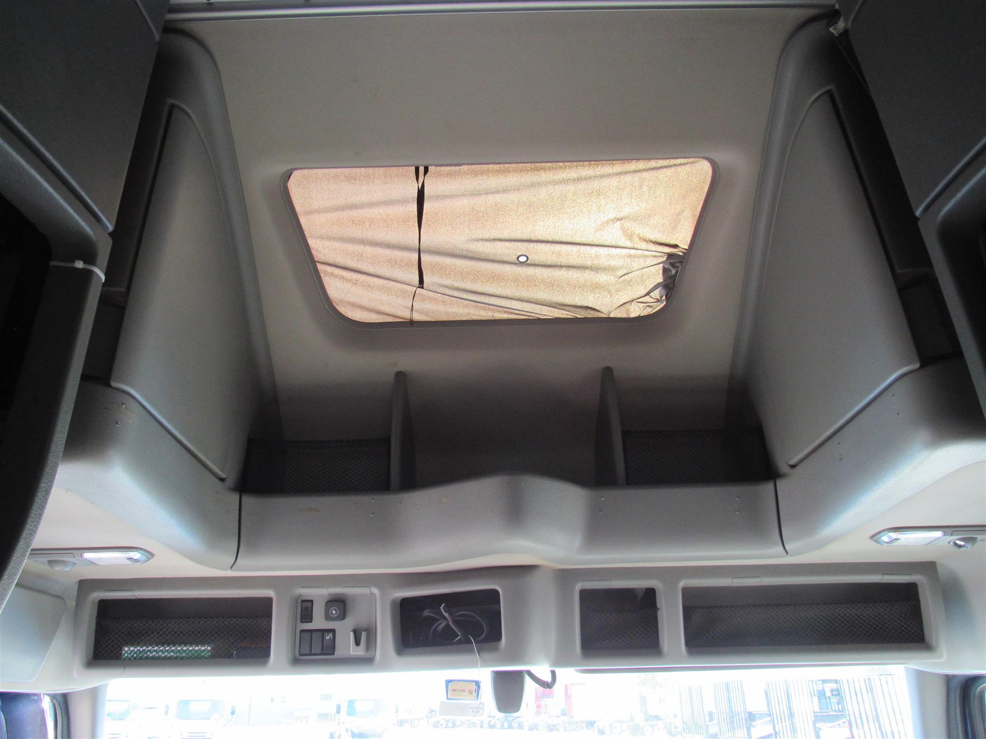 2022 Volvo VNL 860 - image 20