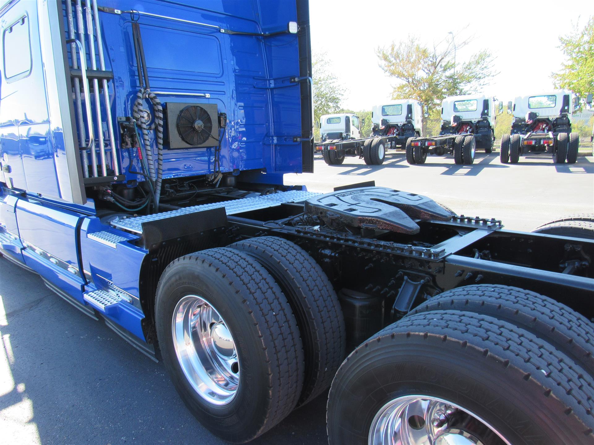 2022 Volvo VNL 860 - image 3