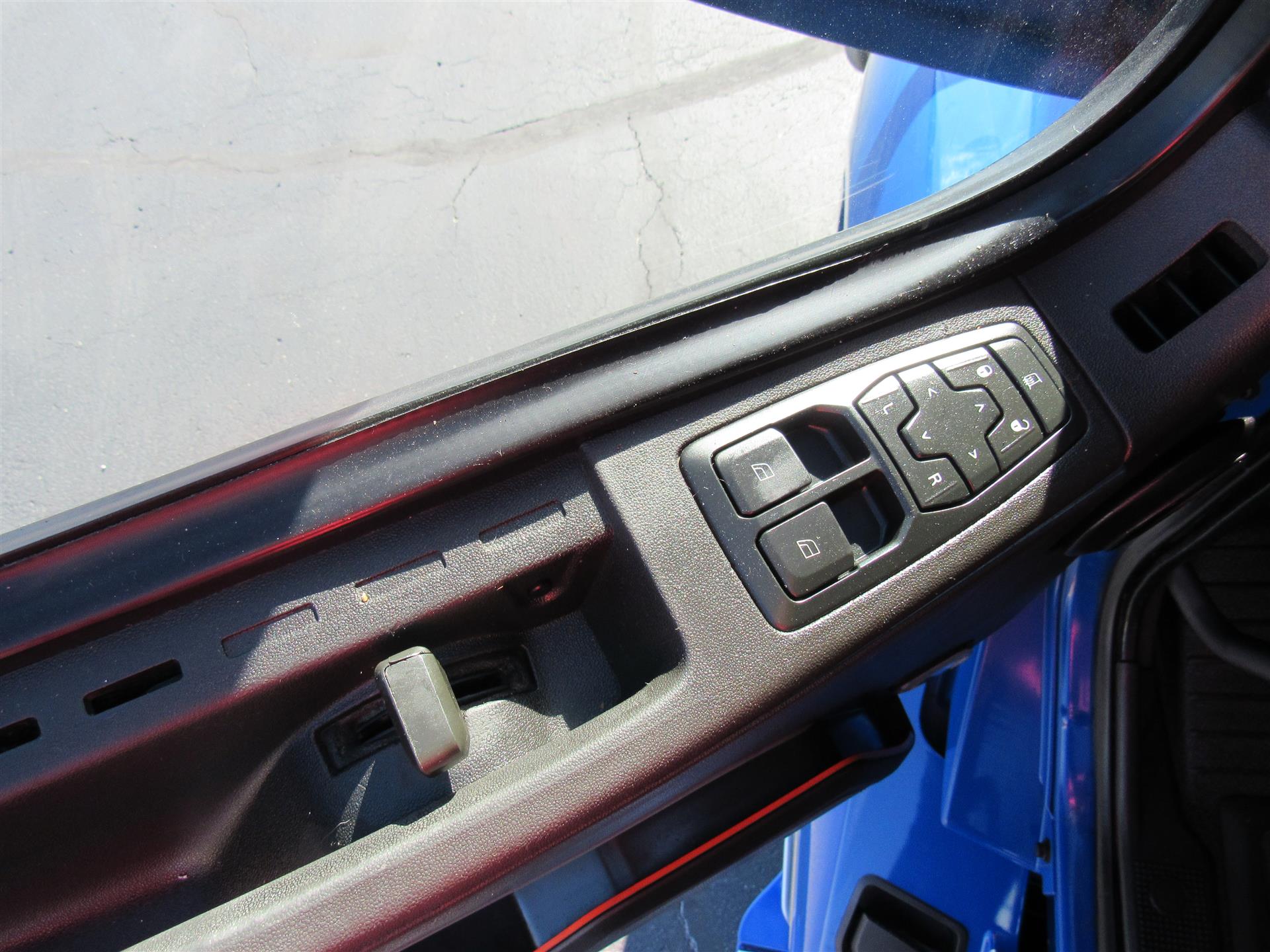 2022 Volvo VNL 860 - image 9