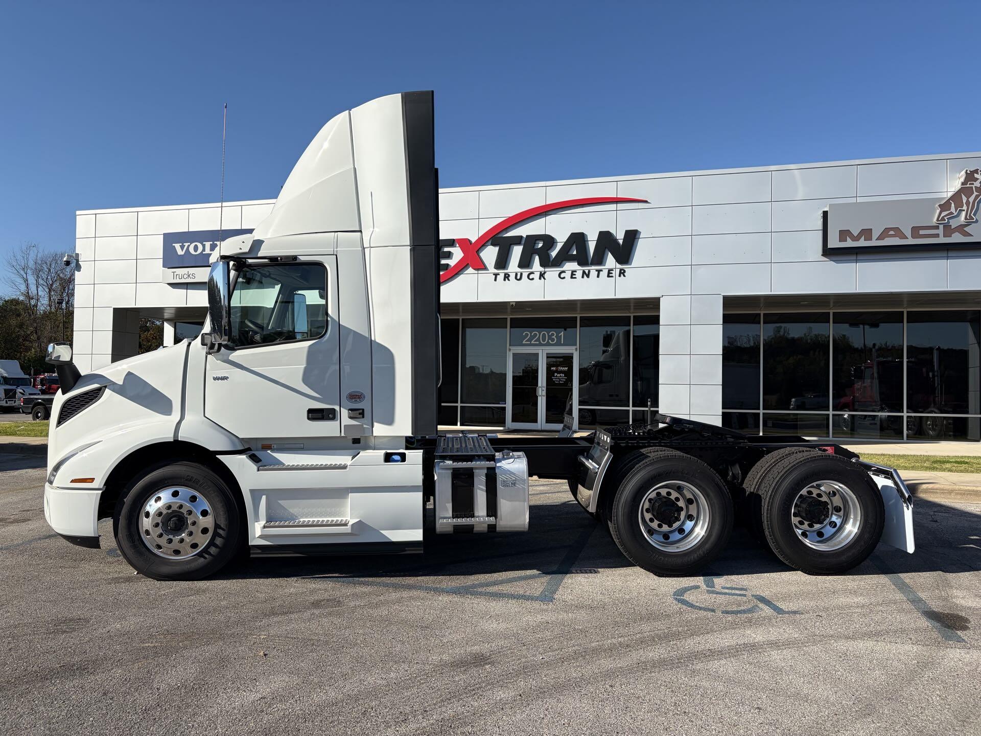 2026 Volvo - image 3