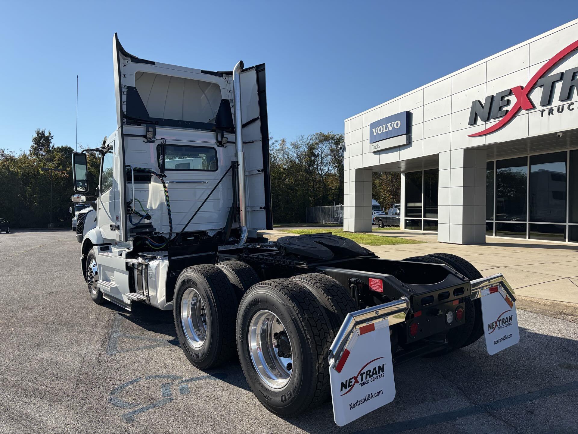 2026 Volvo - image 4