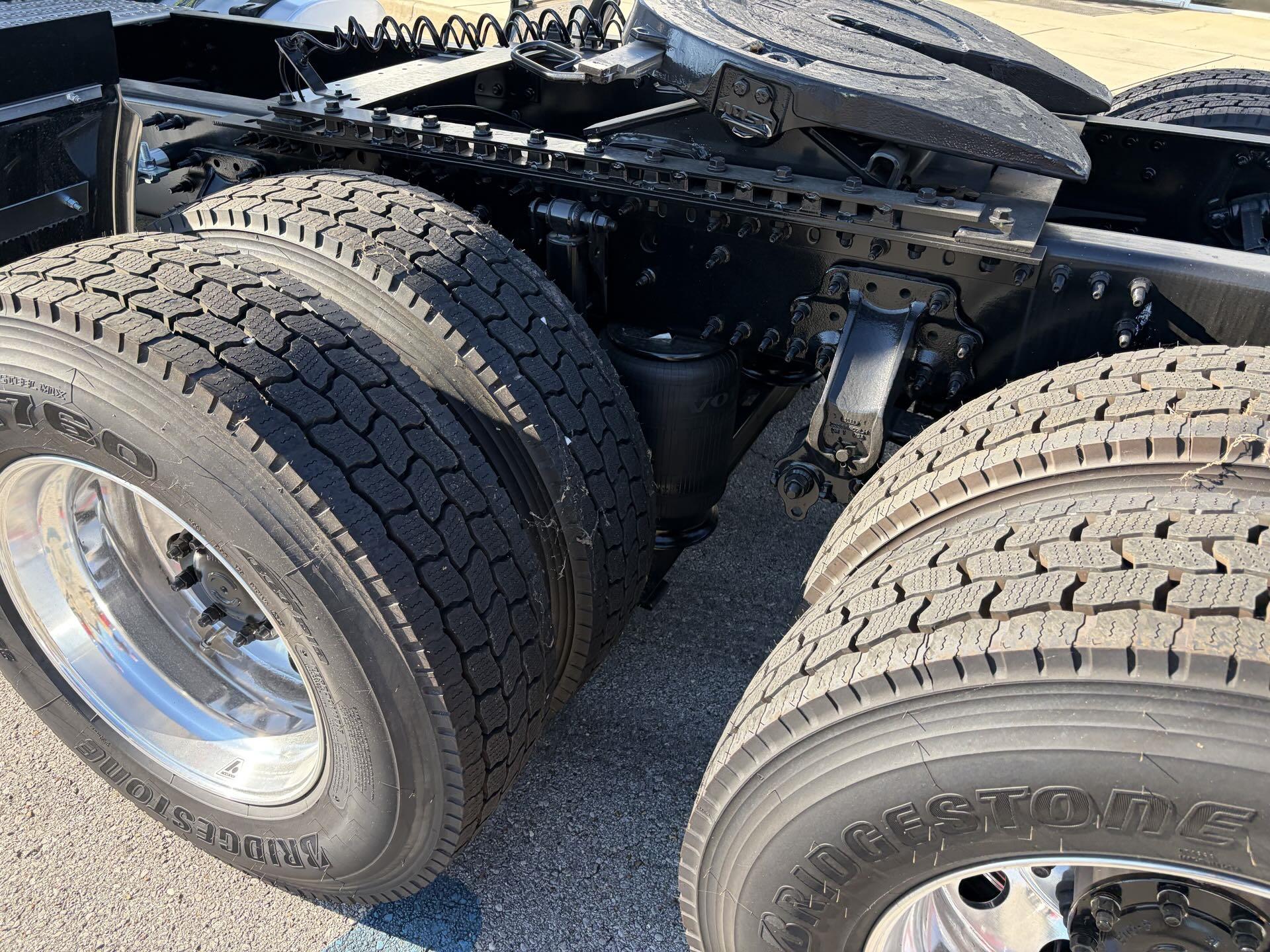 2026 Volvo - image 12