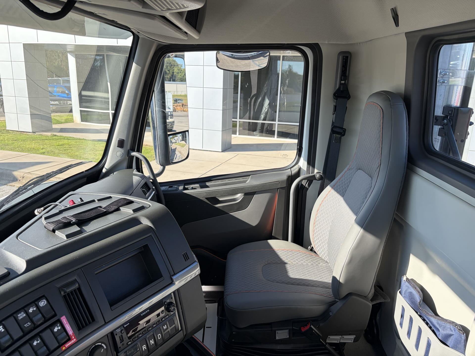 2026 Volvo - image 14