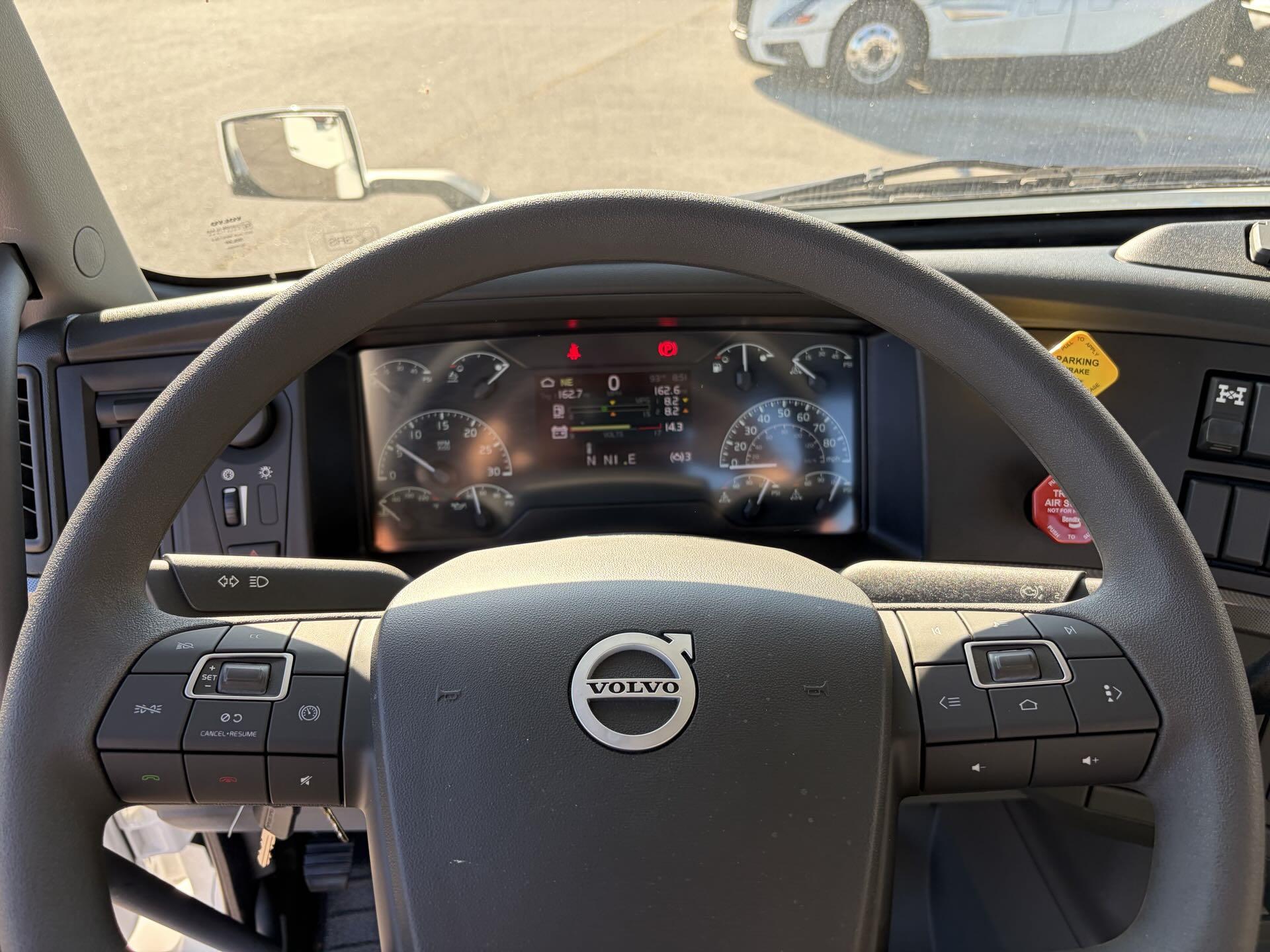 2026 Volvo - image 15