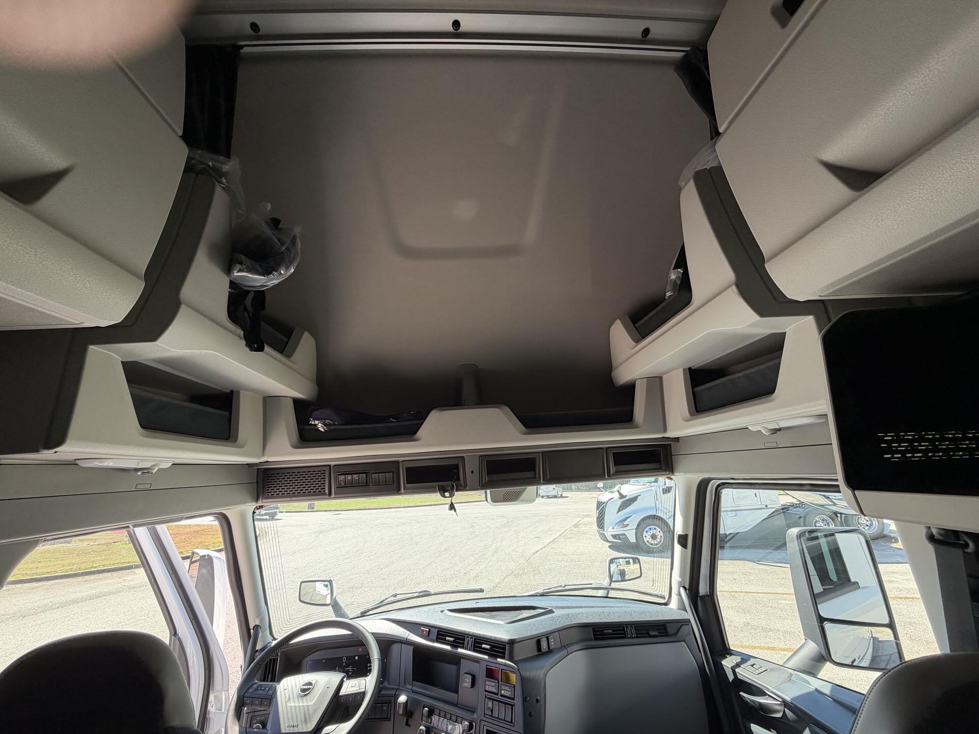 2026 Volvo - image 26