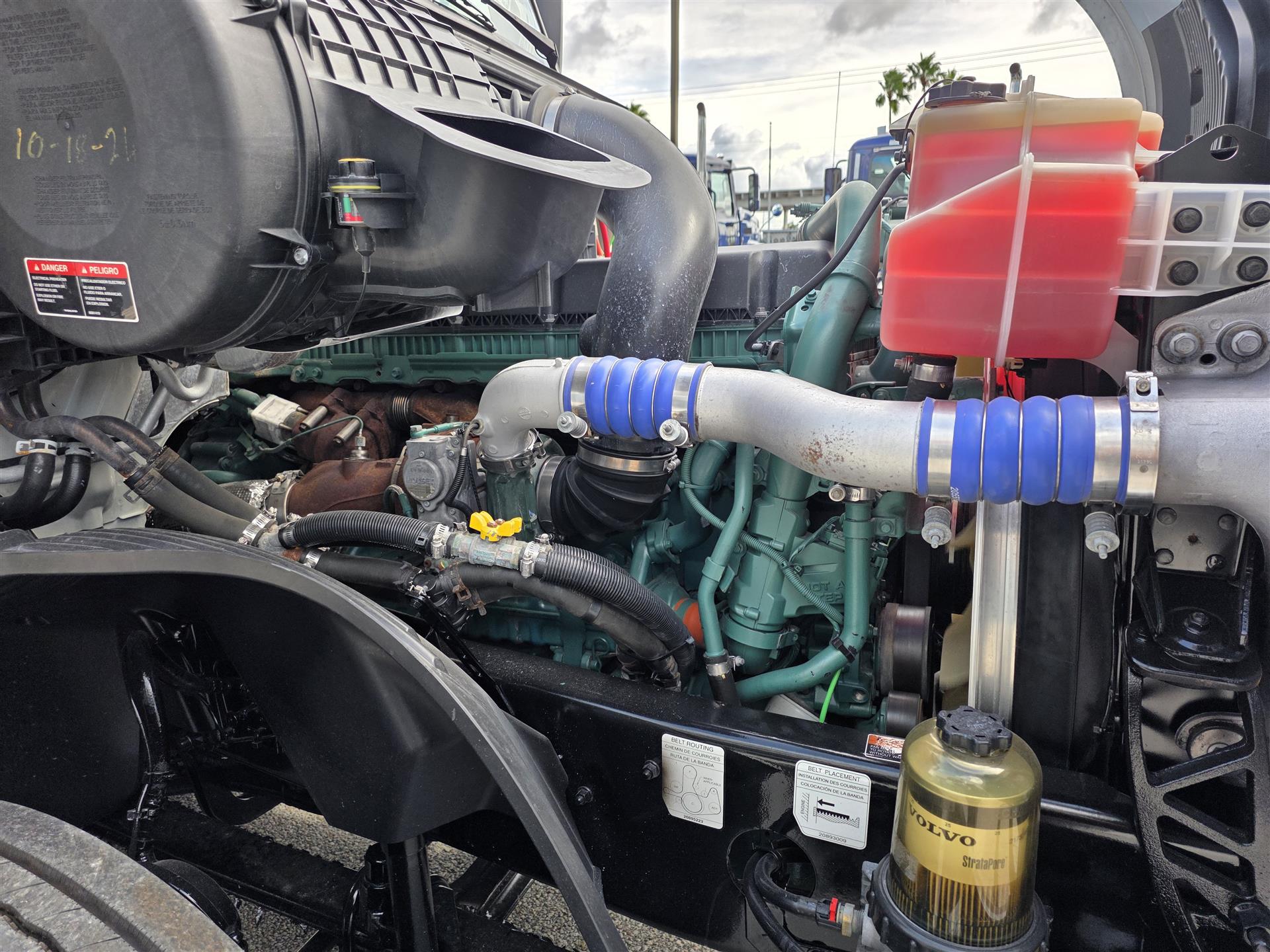 2021 Volvo - image 8